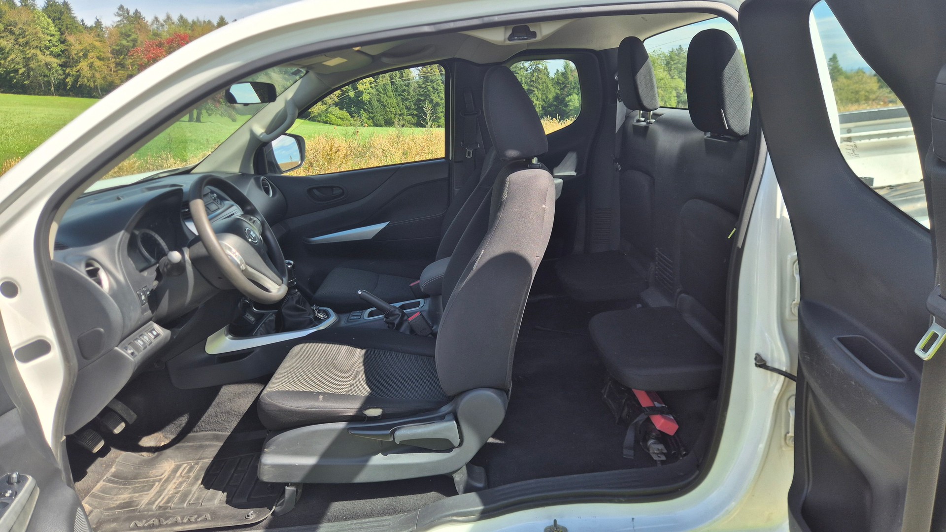 NISSAN Navara King Cab Visia 2.3 dCi 4WD-image-6