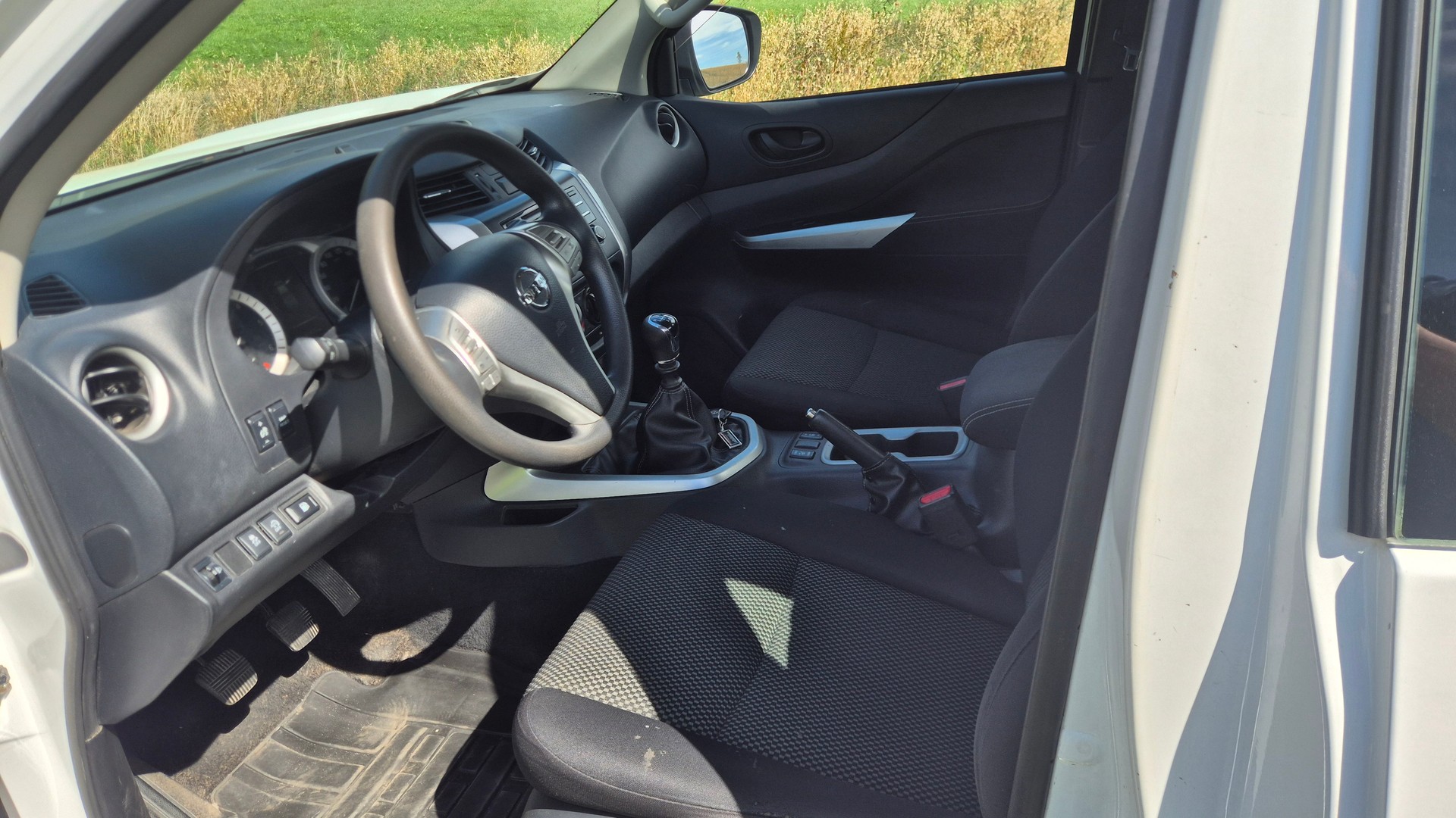 NISSAN Navara King Cab Visia 2.3 dCi 4WD-image-4