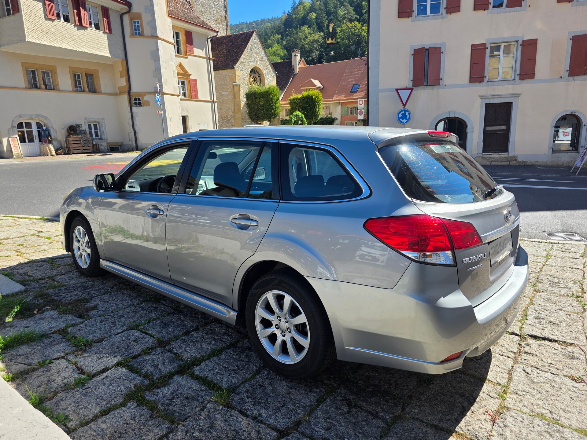 SUBARU Legacy 2.0i Swiss AWD-image-5