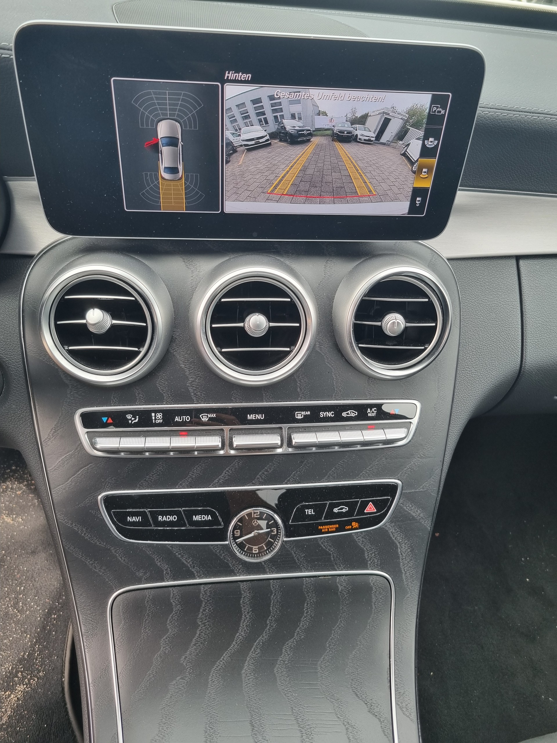 MERCEDES-BENZ C 220 d AMG Line 4Matic 9G-Tronic-image-10