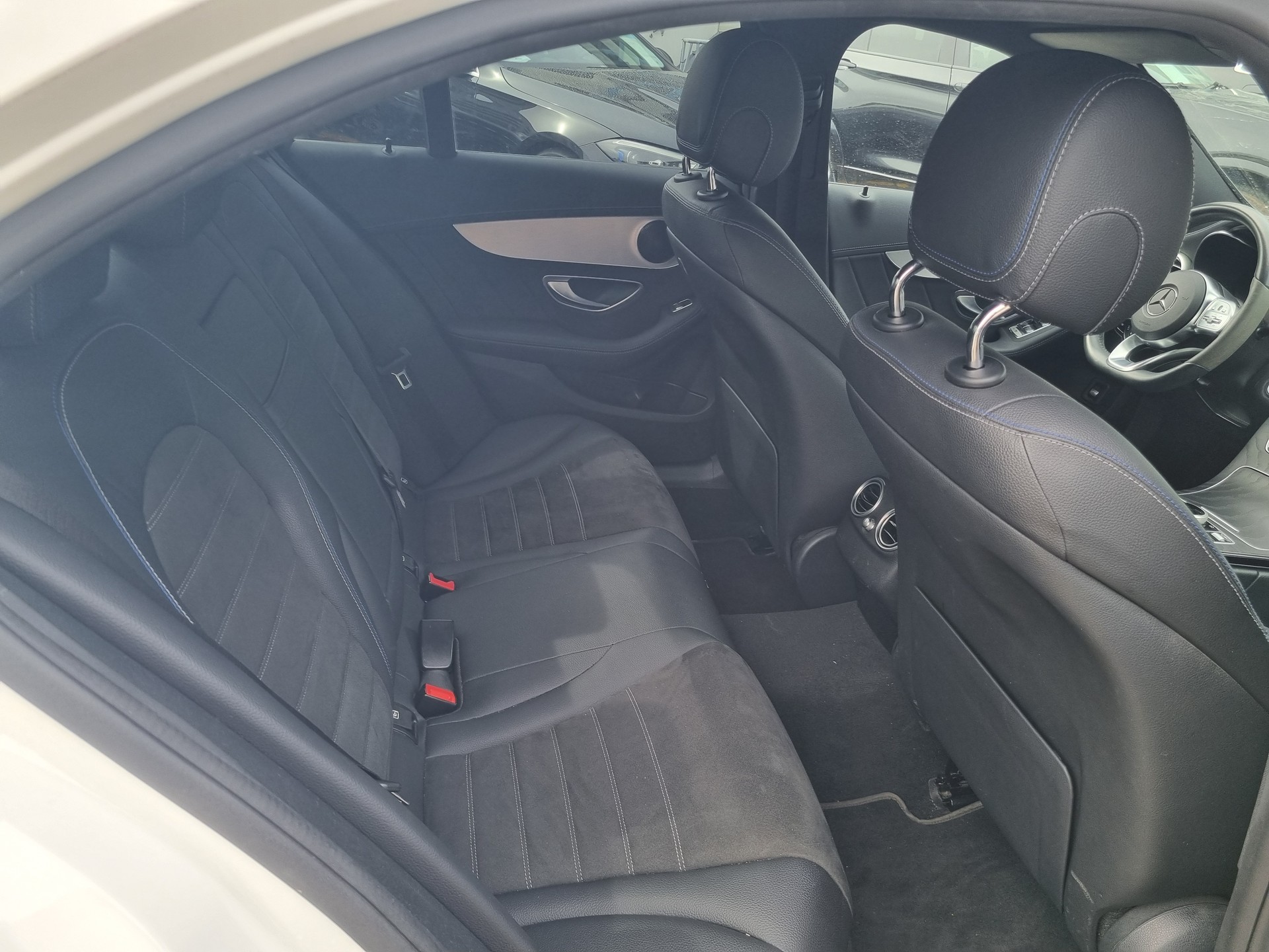 MERCEDES-BENZ C 220 d AMG Line 4Matic 9G-Tronic-image-7