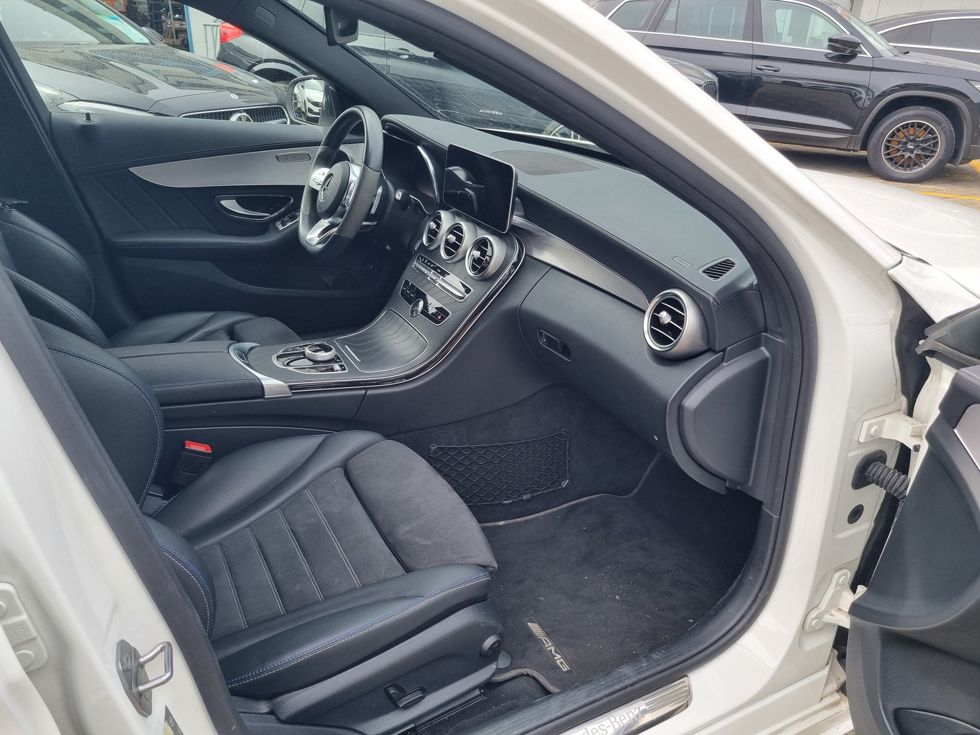 MERCEDES-BENZ C 220 d AMG Line 4Matic 9G-Tronic-image-5