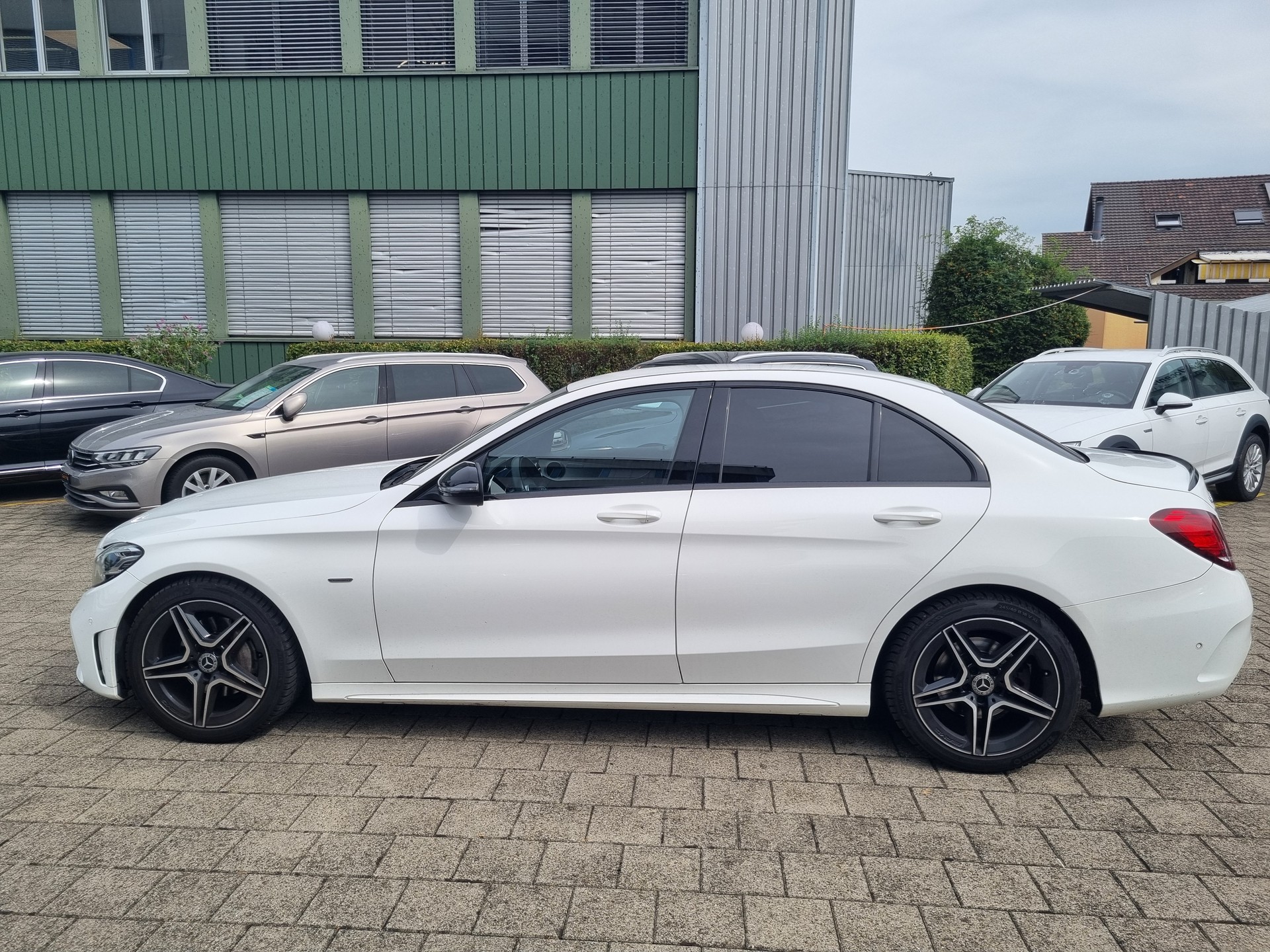 MERCEDES-BENZ C 220 d AMG Line 4Matic 9G-Tronic-image-3