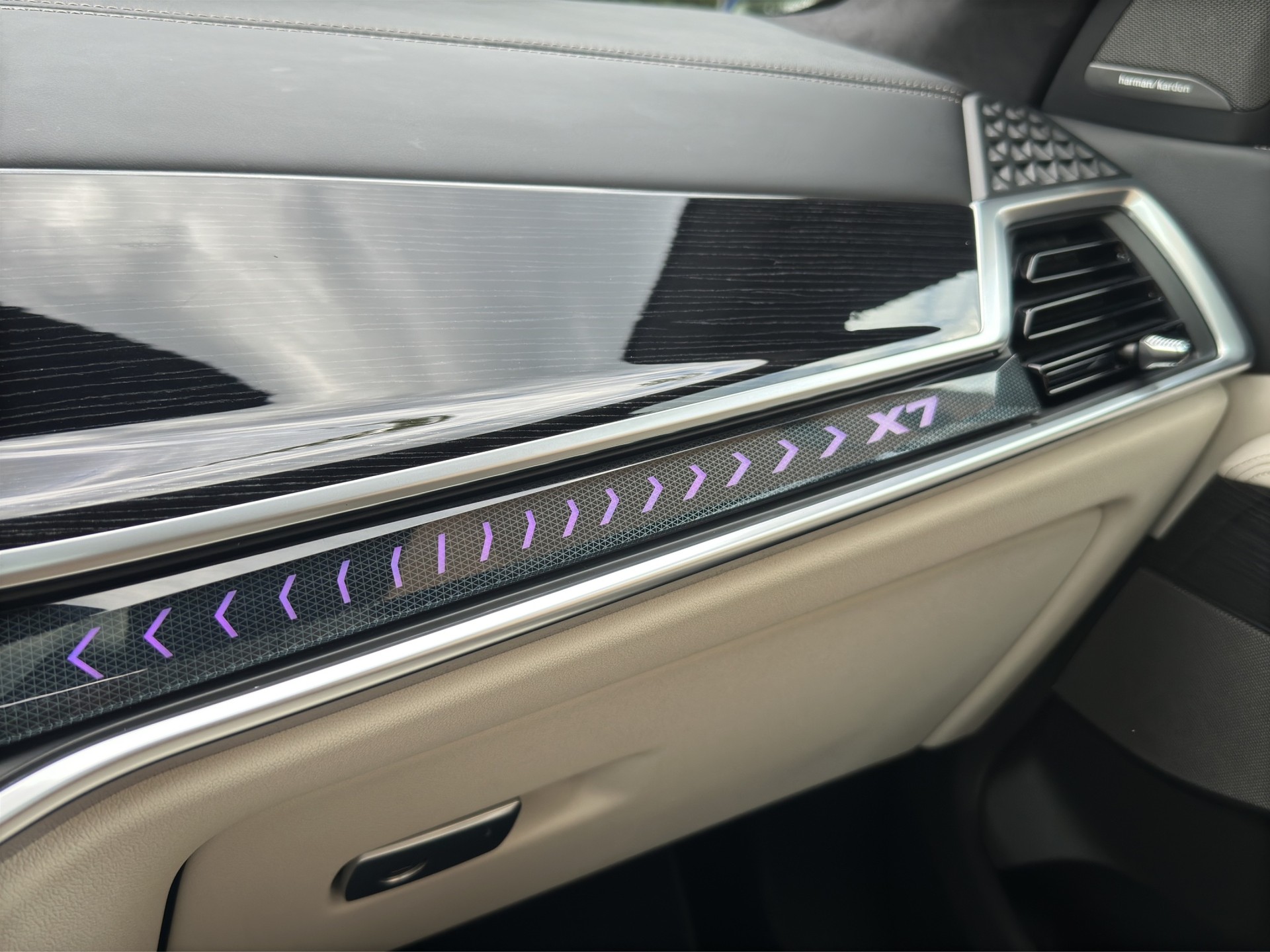 BMW X7 xDrive 48V 40d M Sport Pro (CH) AHK FACELIFT INDIVIDUAL-image-26
