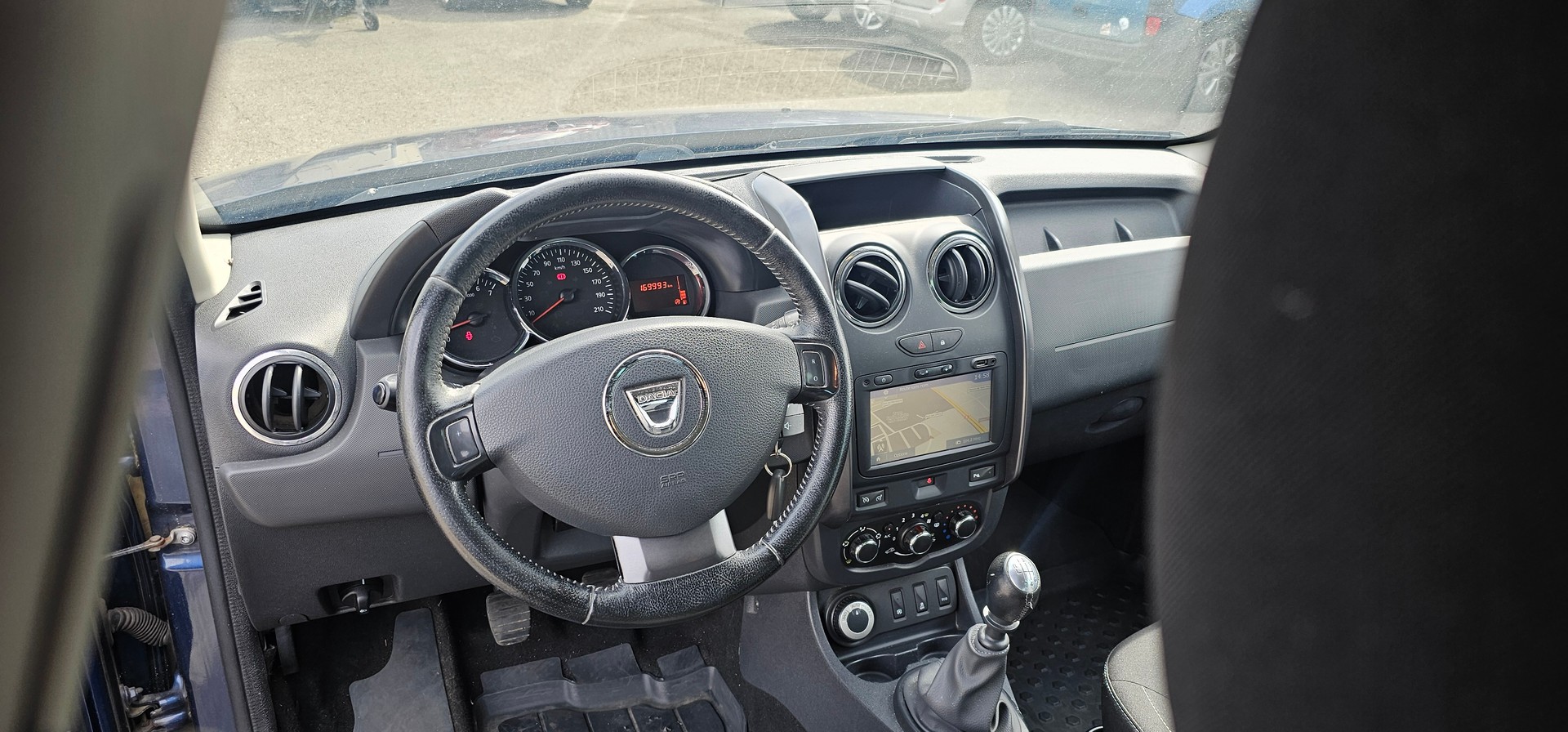 DACIA Duster 1.6 Lauréate 4x4-image-6