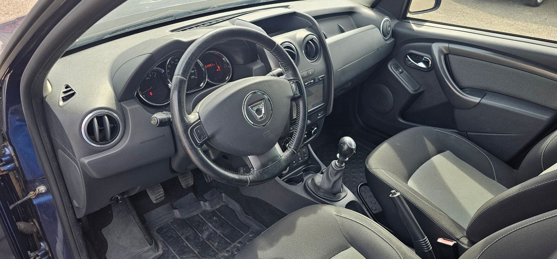 DACIA Duster 1.6 Lauréate 4x4-image-5
