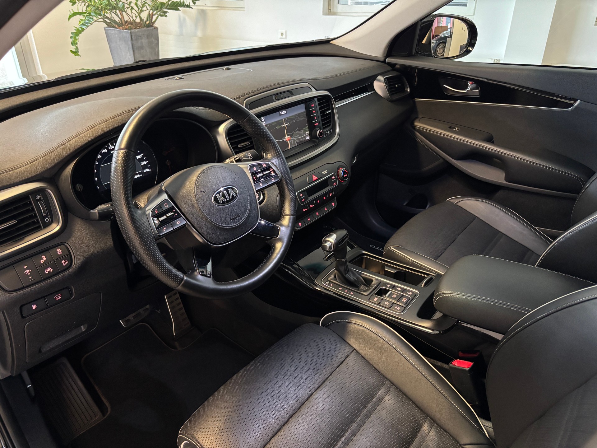 KIA Sorento 2.2 CRDI Style GT-Line 5P. Automatic-image-4