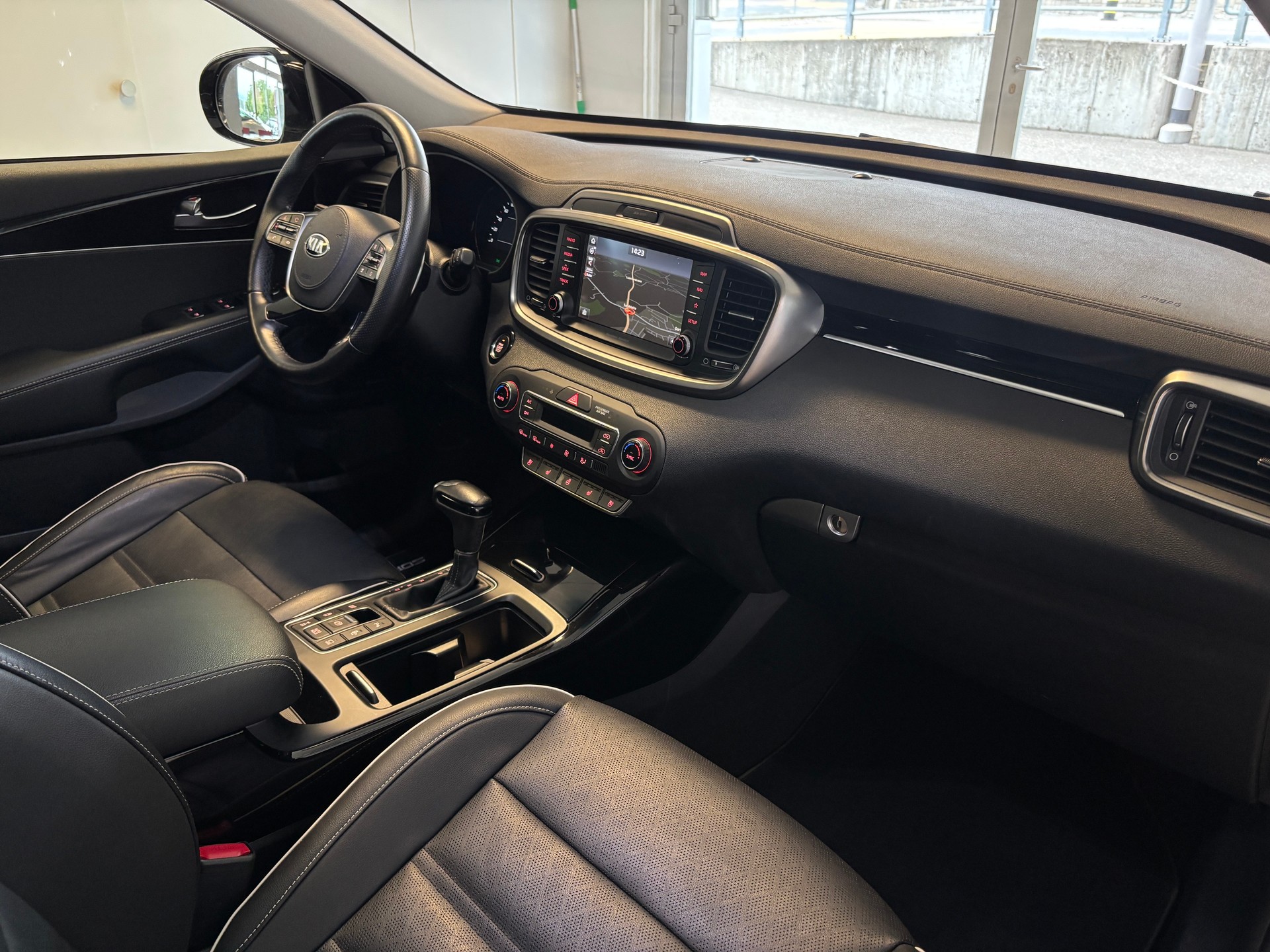 KIA Sorento 2.2 CRDI Style GT-Line 5P. Automatic-image-7