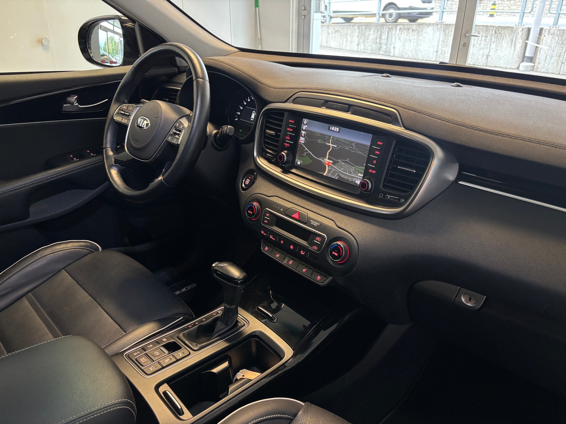 KIA Sorento 2.2 CRDI Style GT-Line 5P. Automatic-image-8