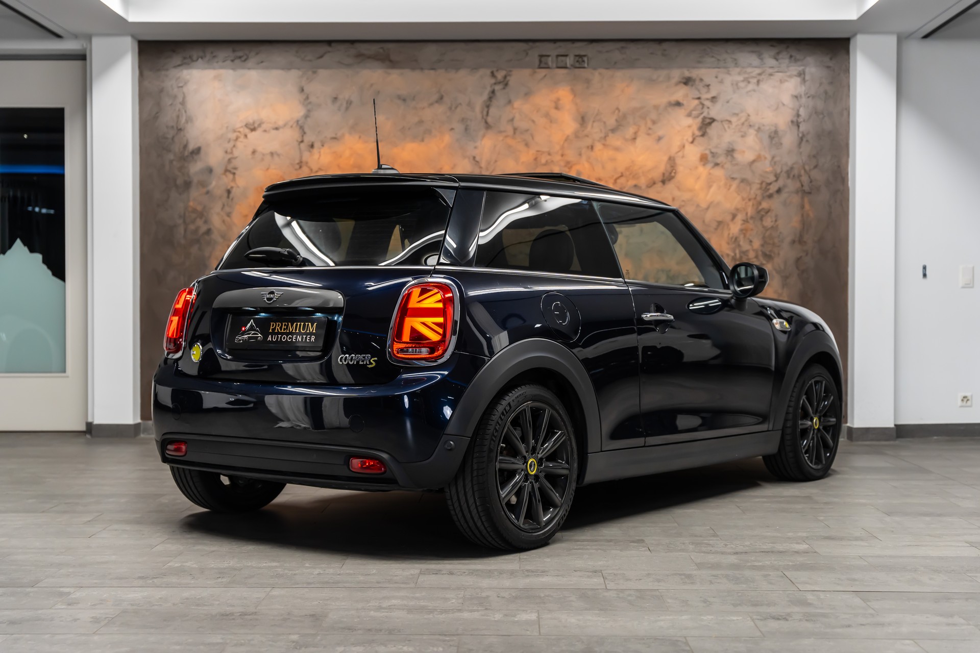 MINI Cooper SE *Leder*Panorama*Head-Up*-image-5
