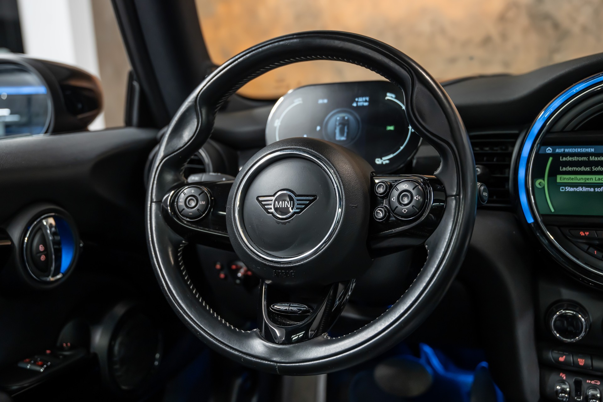 MINI Cooper SE *Leder*Panorama*Head-Up*-image-17