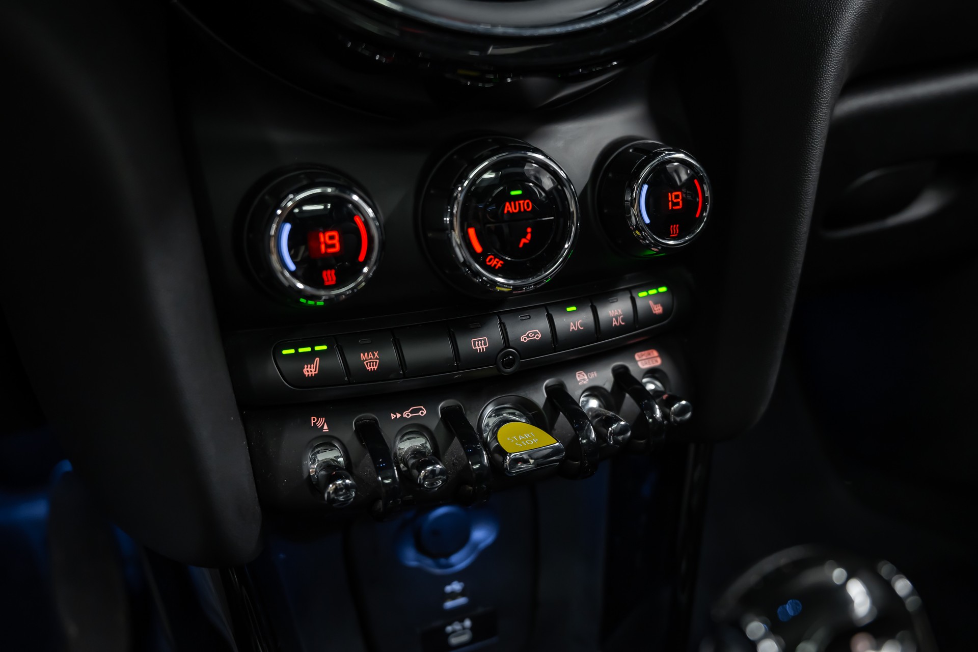 MINI Cooper SE *Leder*Panorama*Head-Up*-image-20