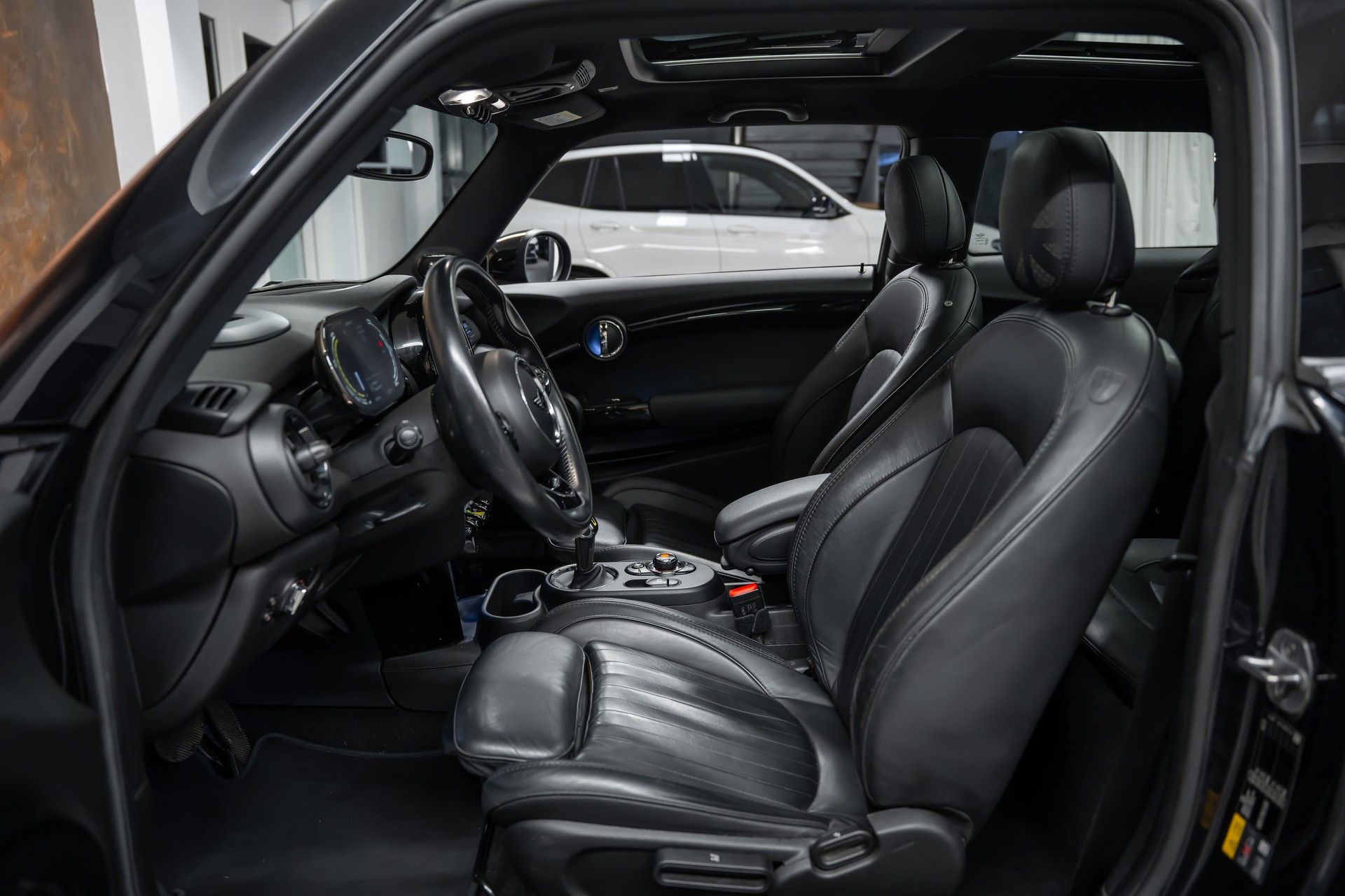 MINI Cooper SE *Leder*Panorama*Head-Up*-image-11