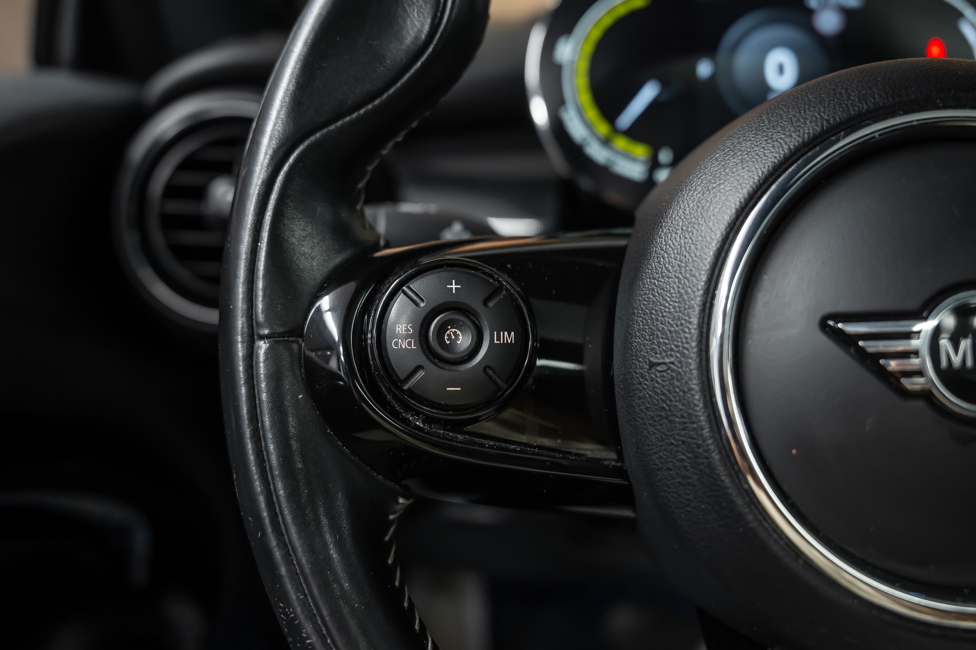 MINI Cooper SE *Leder*Panorama*Head-Up*-image-25