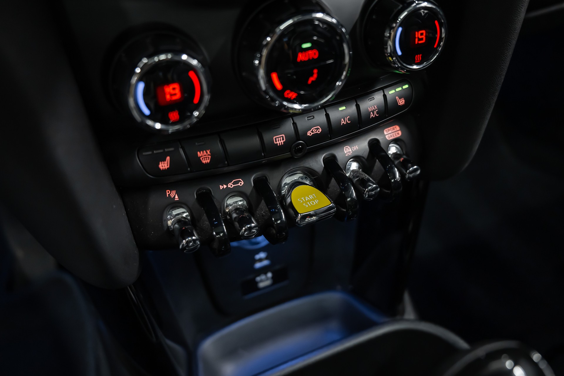 MINI Cooper SE *Leder*Panorama*Head-Up*-image-23