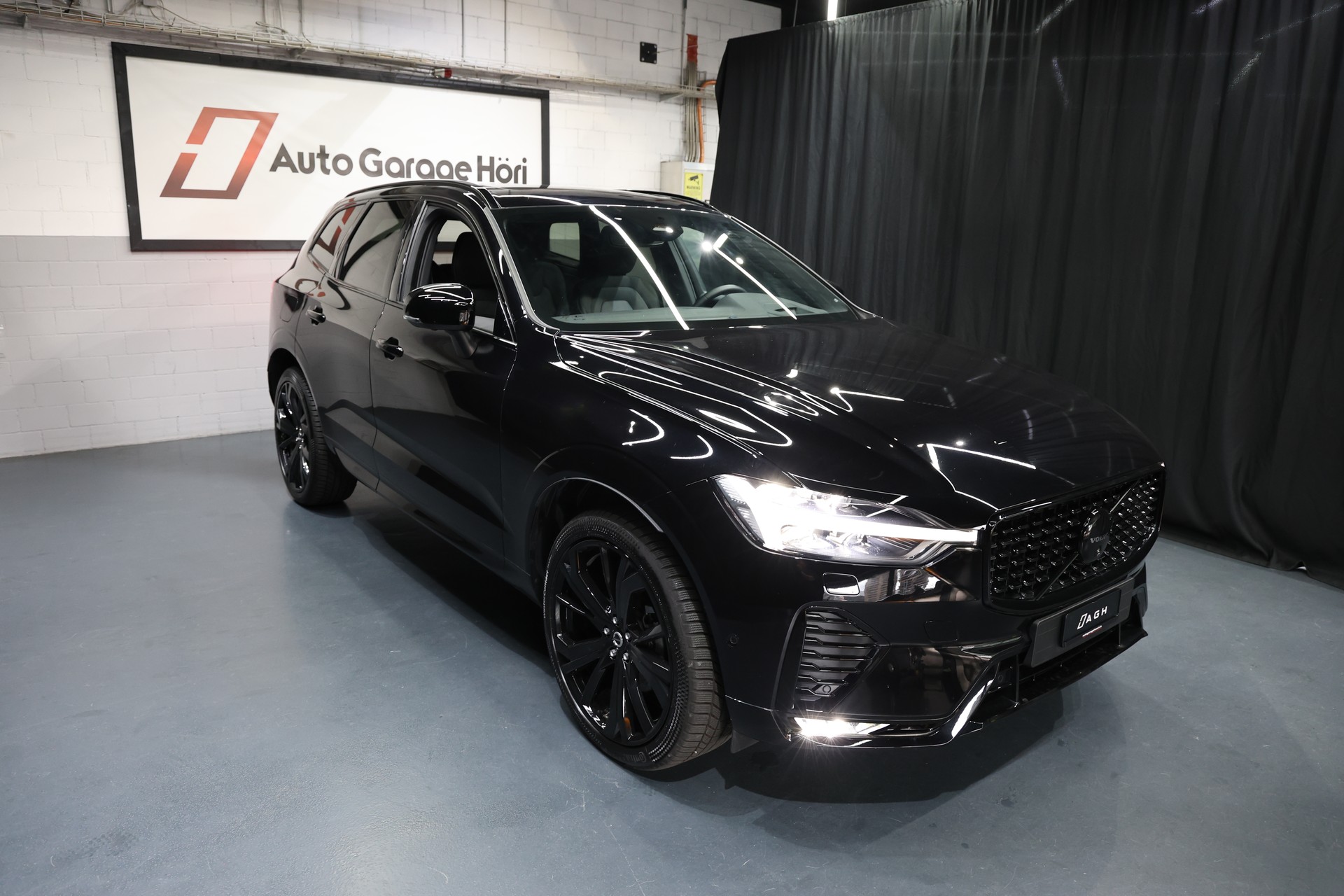 VOLVO XC60 B5 Benzin Mild Hybrid AWD Ultra Dark Geartronic-image-3