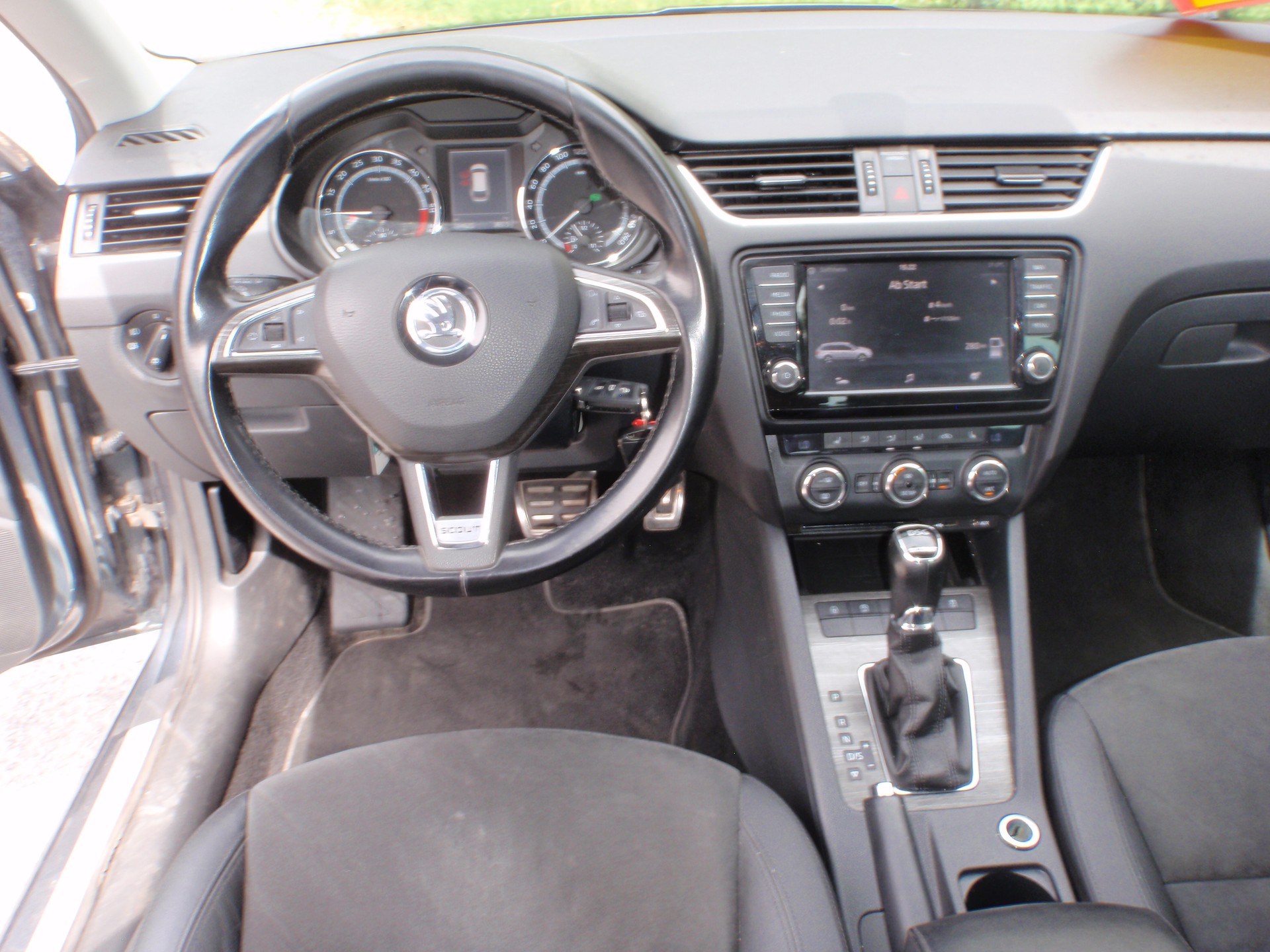 SKODA Octavia Combi 2.0 TDI Scout 4x4 DSG-image-7