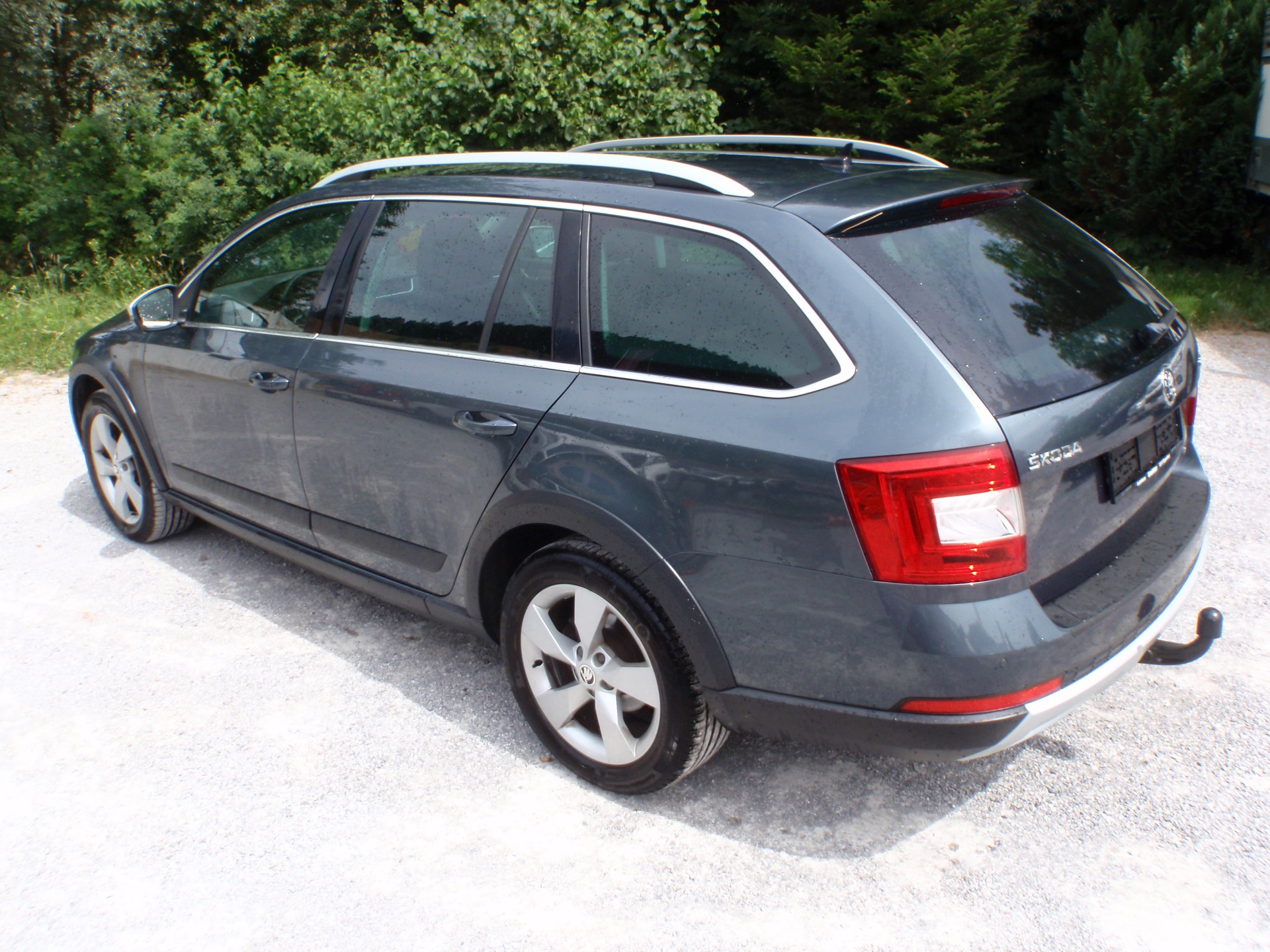 SKODA Octavia Combi 2.0 TDI Scout 4x4 DSG-image-5