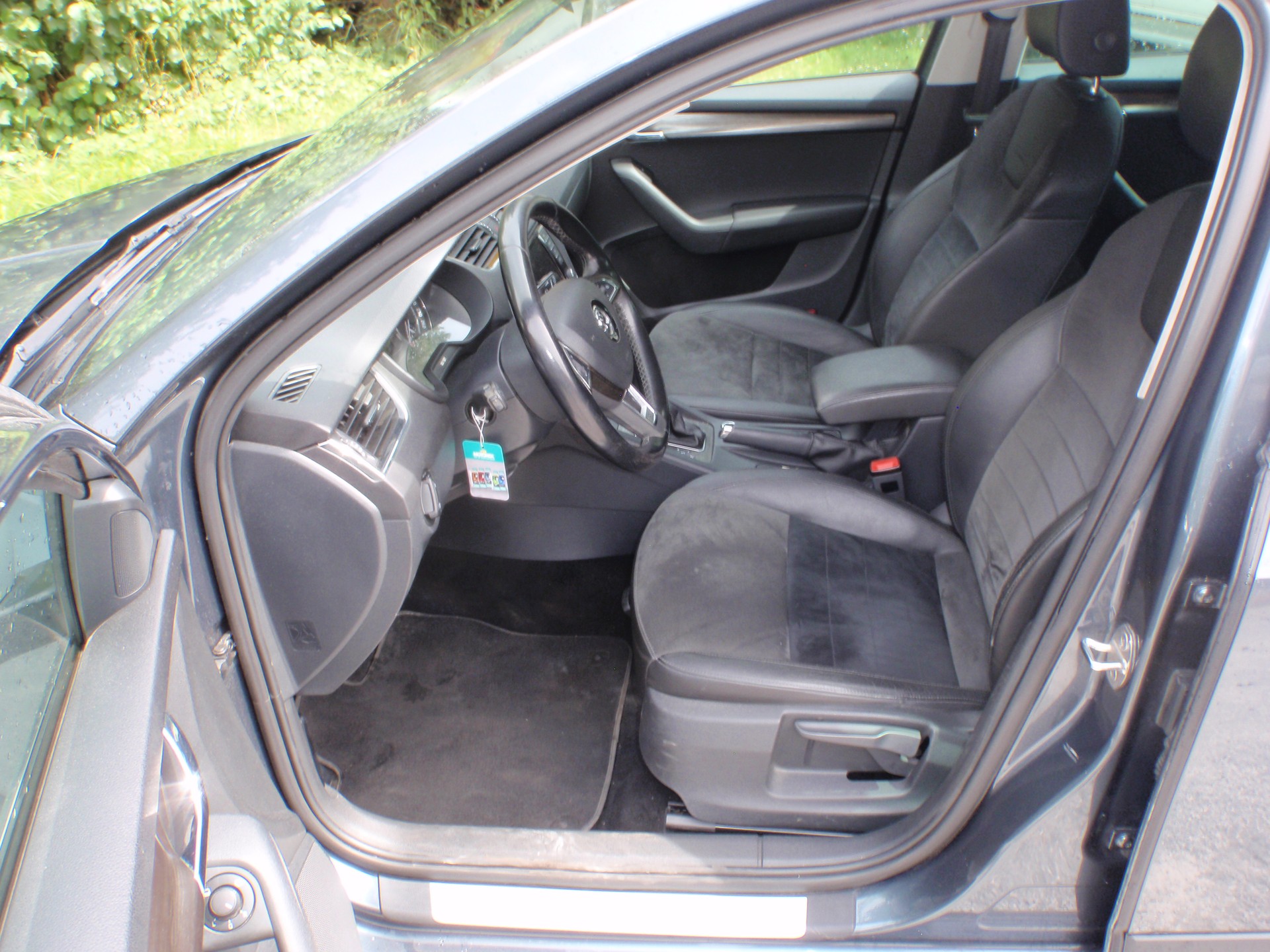 SKODA Octavia Combi 2.0 TDI Scout 4x4 DSG-image-6
