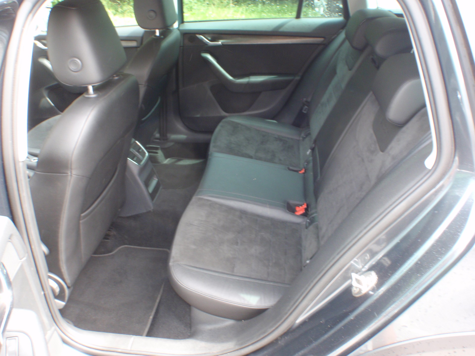 SKODA Octavia Combi 2.0 TDI Scout 4x4 DSG-image-8