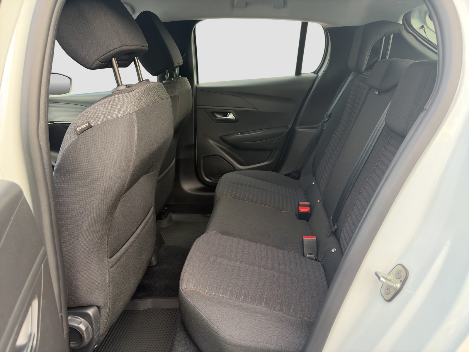 PEUGEOT 208 1.2 PureTech 100 PS Active Pack-image-12