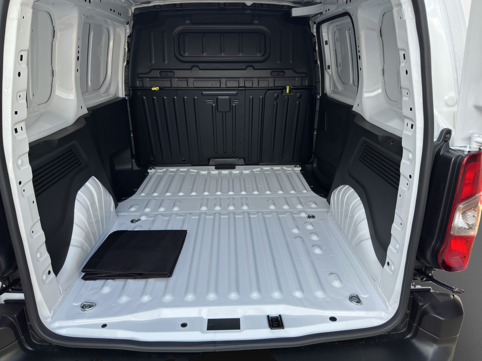 OPEL Combo Cargo 1.5D/102 2.0t Energize Your Business S/S-image-11