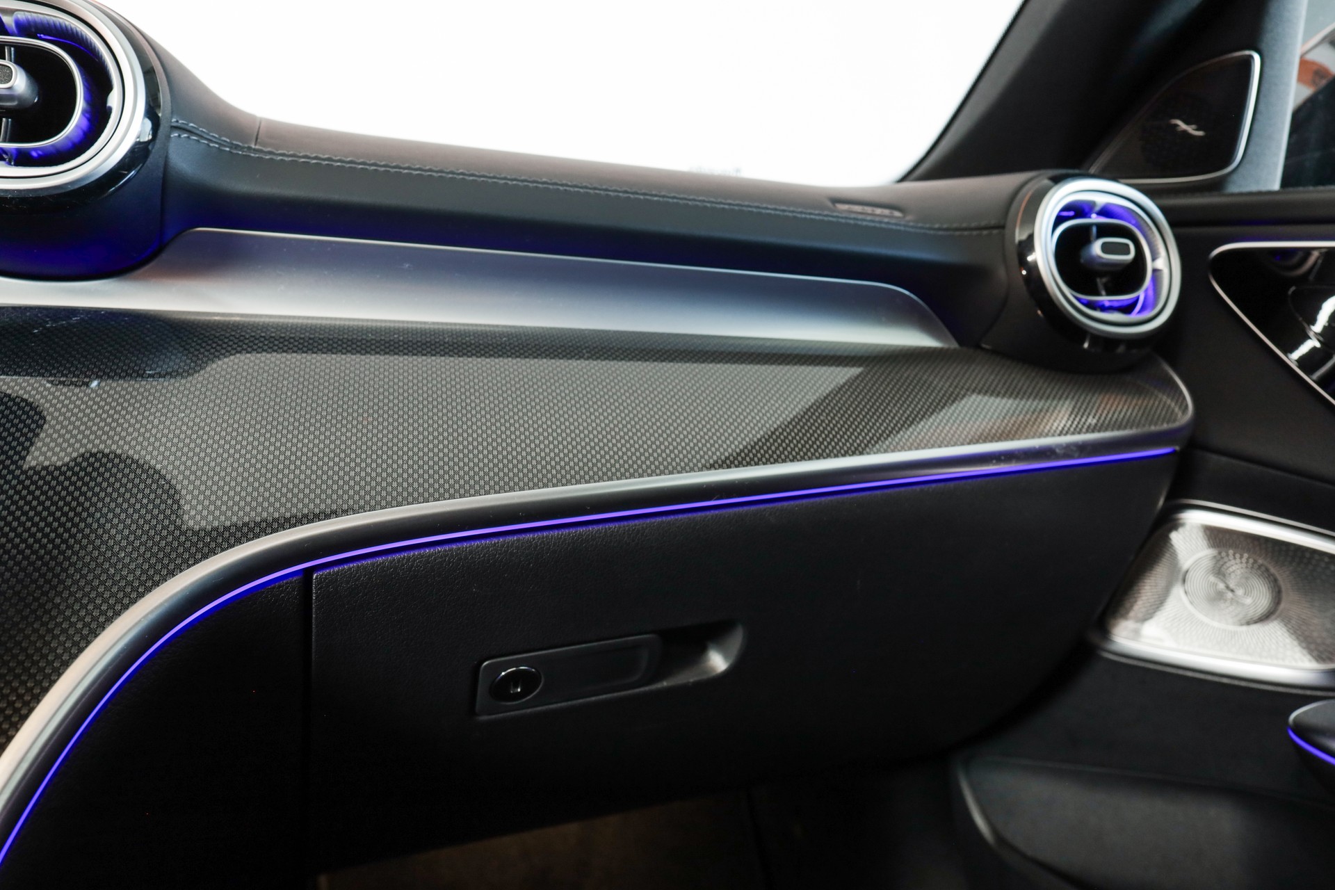 MERCEDES-BENZ C 220 d T 4 Matic Sièges ventilés / DIGITAL LIGHT / Pack Night-image-21