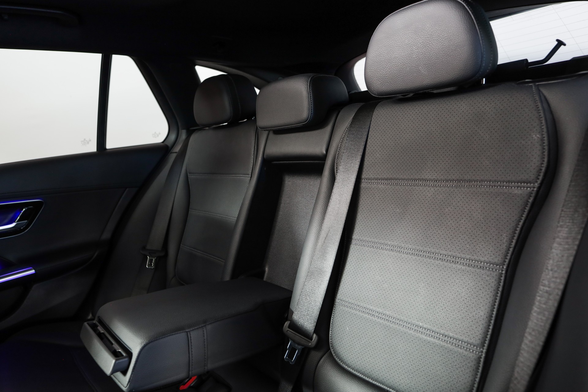 MERCEDES-BENZ C 220 d T 4 Matic Sièges ventilés / DIGITAL LIGHT / Pack Night-image-12