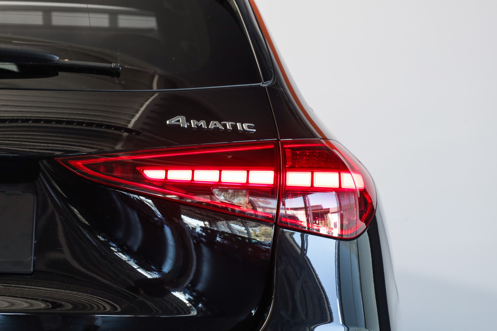 MERCEDES-BENZ C 220 d T 4 Matic Sièges ventilés / DIGITAL LIGHT / Pack Night-image-8