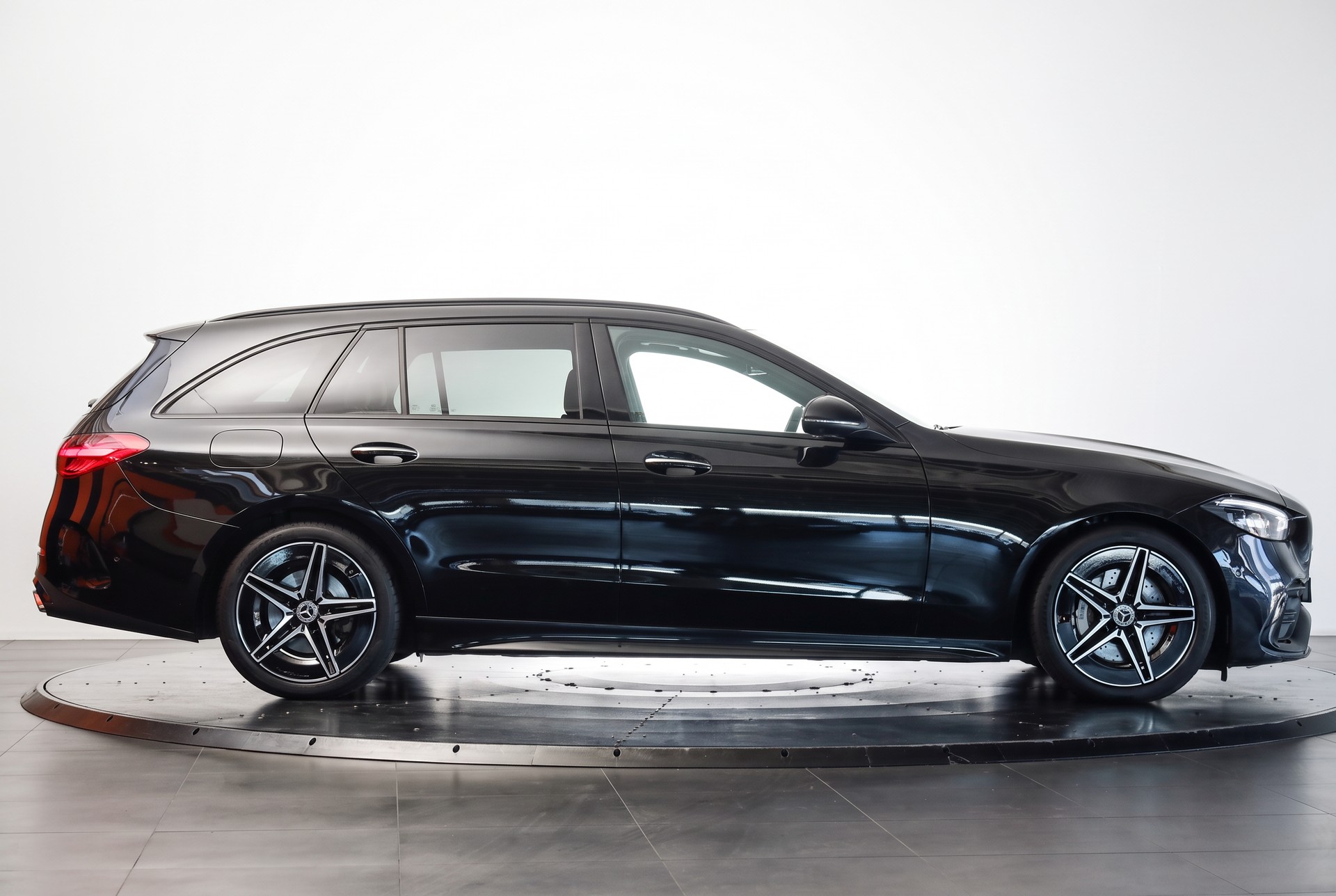 MERCEDES-BENZ C 220 d T 4 Matic Sièges ventilés / DIGITAL LIGHT / Pack Night-image-4