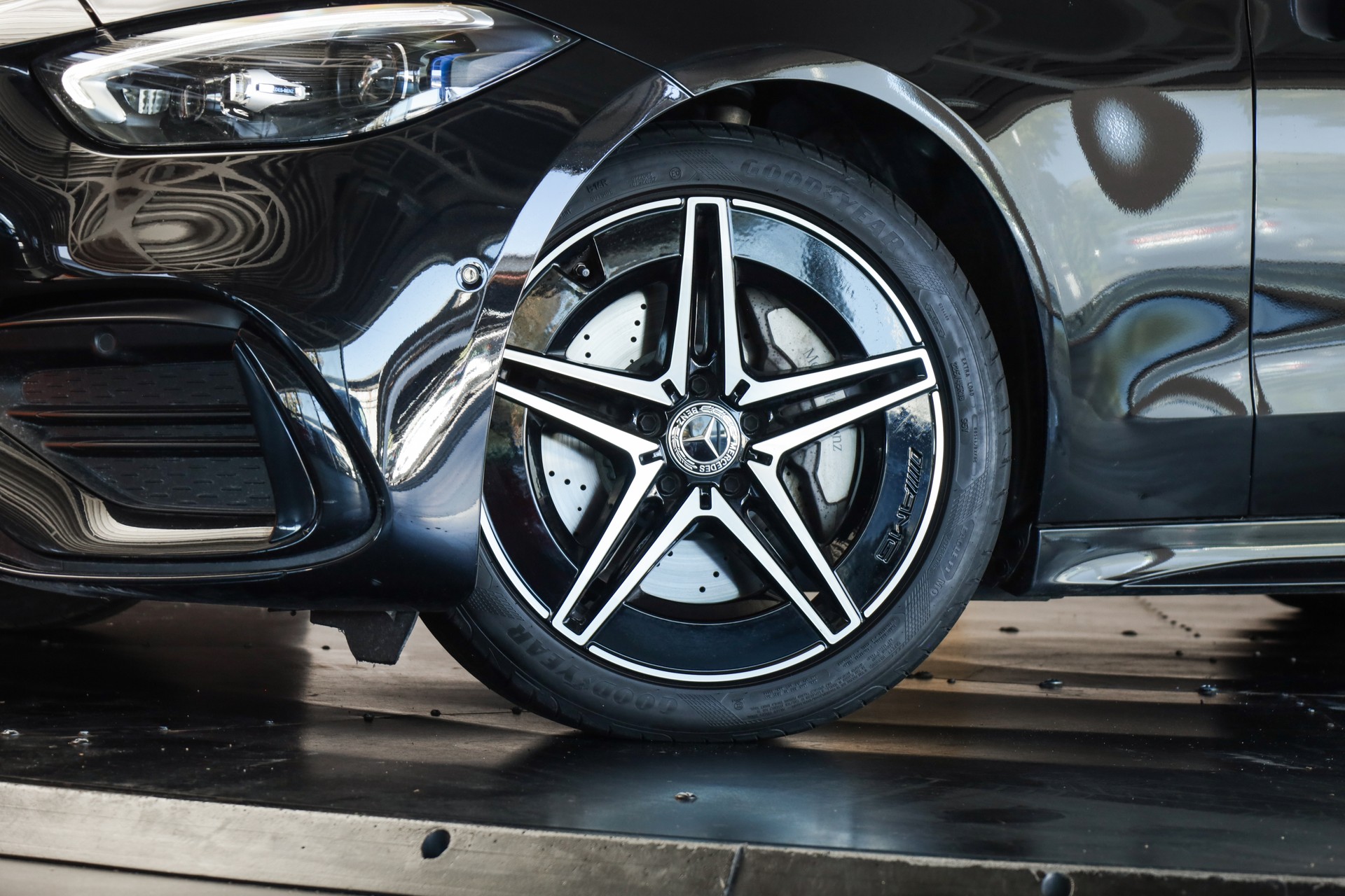 MERCEDES-BENZ C 220 d T 4 Matic Sièges ventilés / DIGITAL LIGHT / Pack Night-image-9