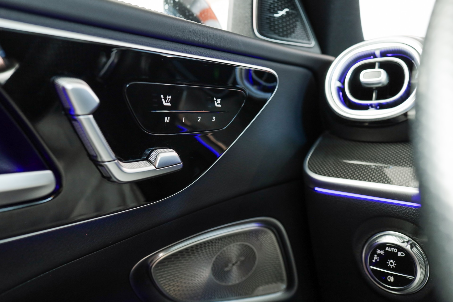 MERCEDES-BENZ C 220 d T 4 Matic Sièges ventilés / DIGITAL LIGHT / Pack Night-image-13