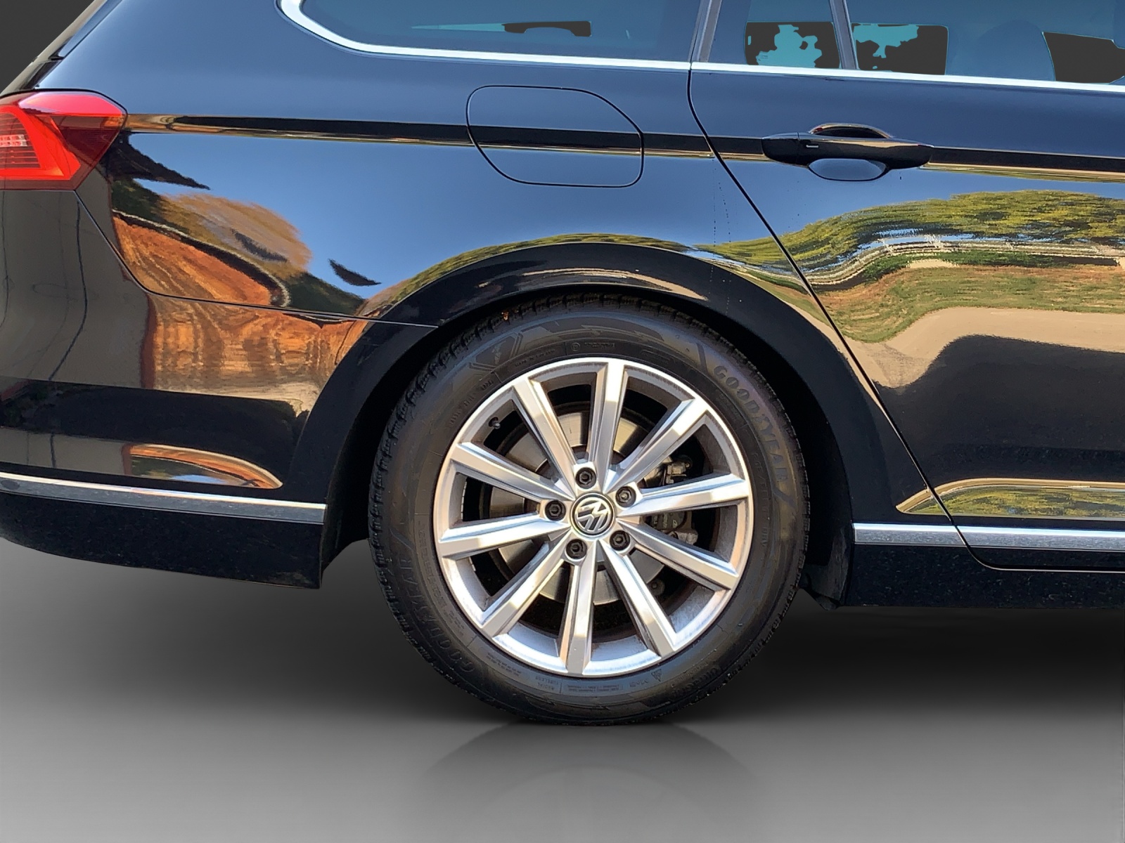 VW Passat Variant 2.0 TDI BMT High. DSG 4Motion-image-9