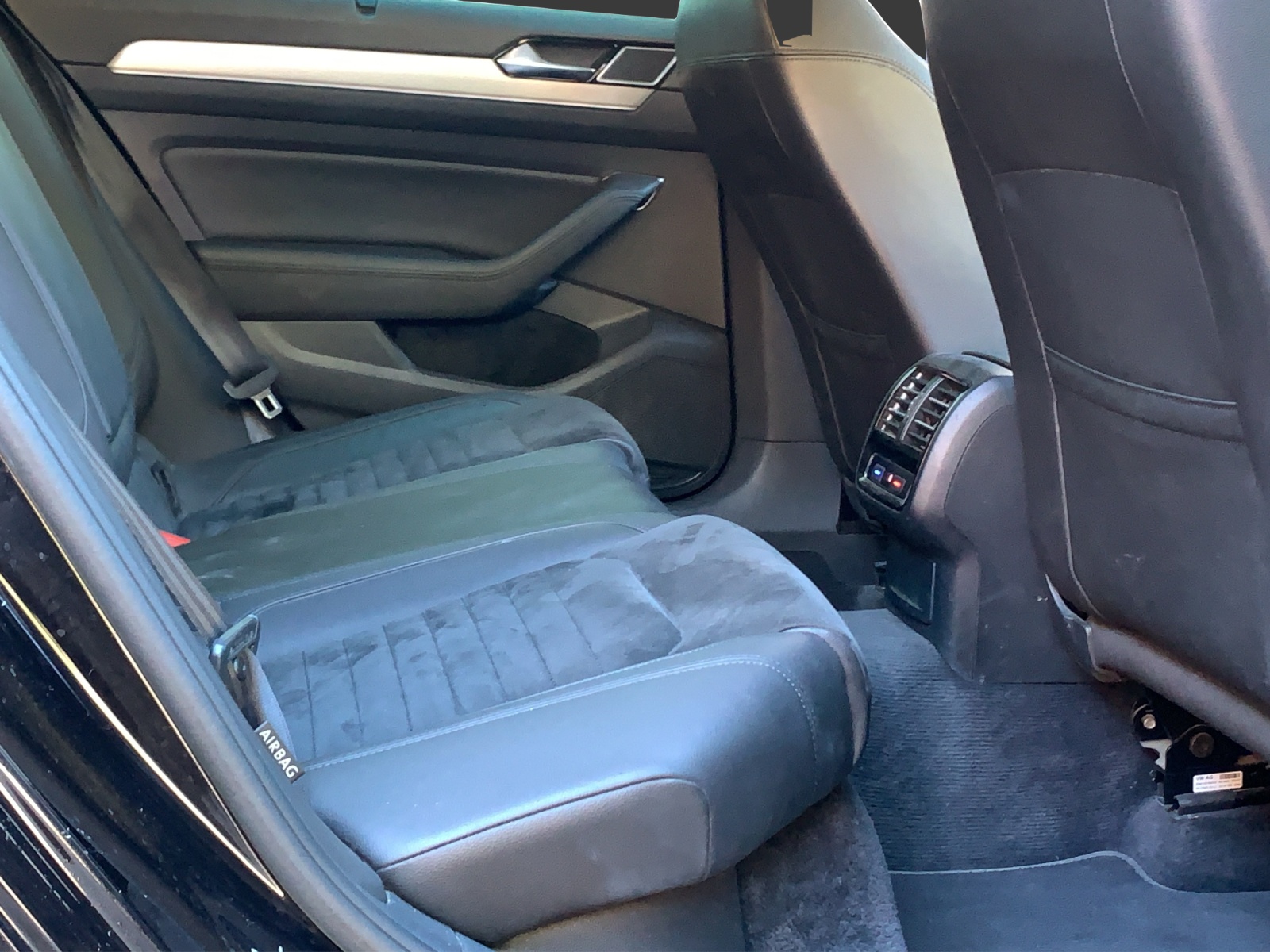 VW Passat Variant 2.0 TDI BMT High. DSG 4Motion-image-21