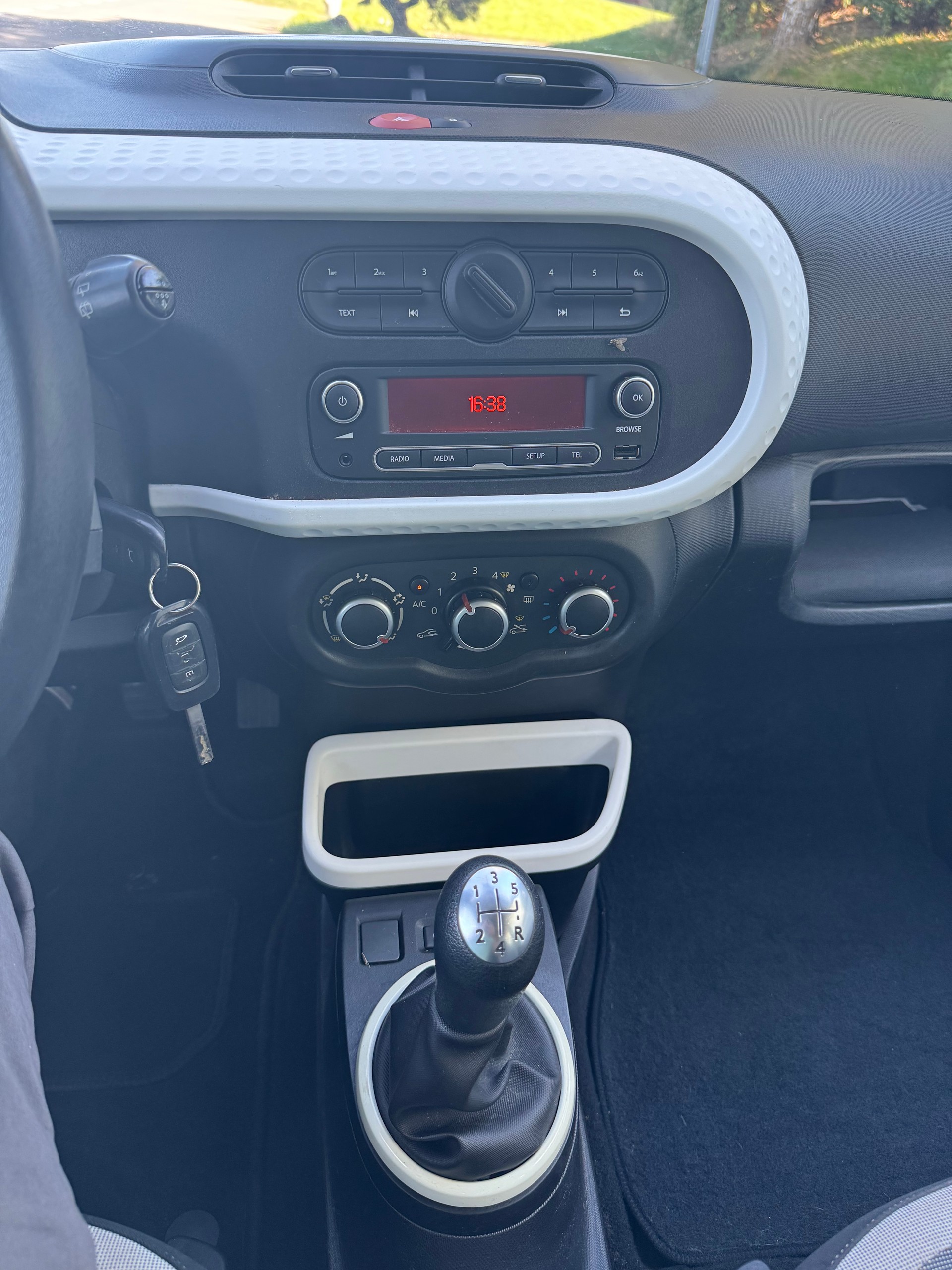 RENAULT Twingo 1.0 Life-image-13