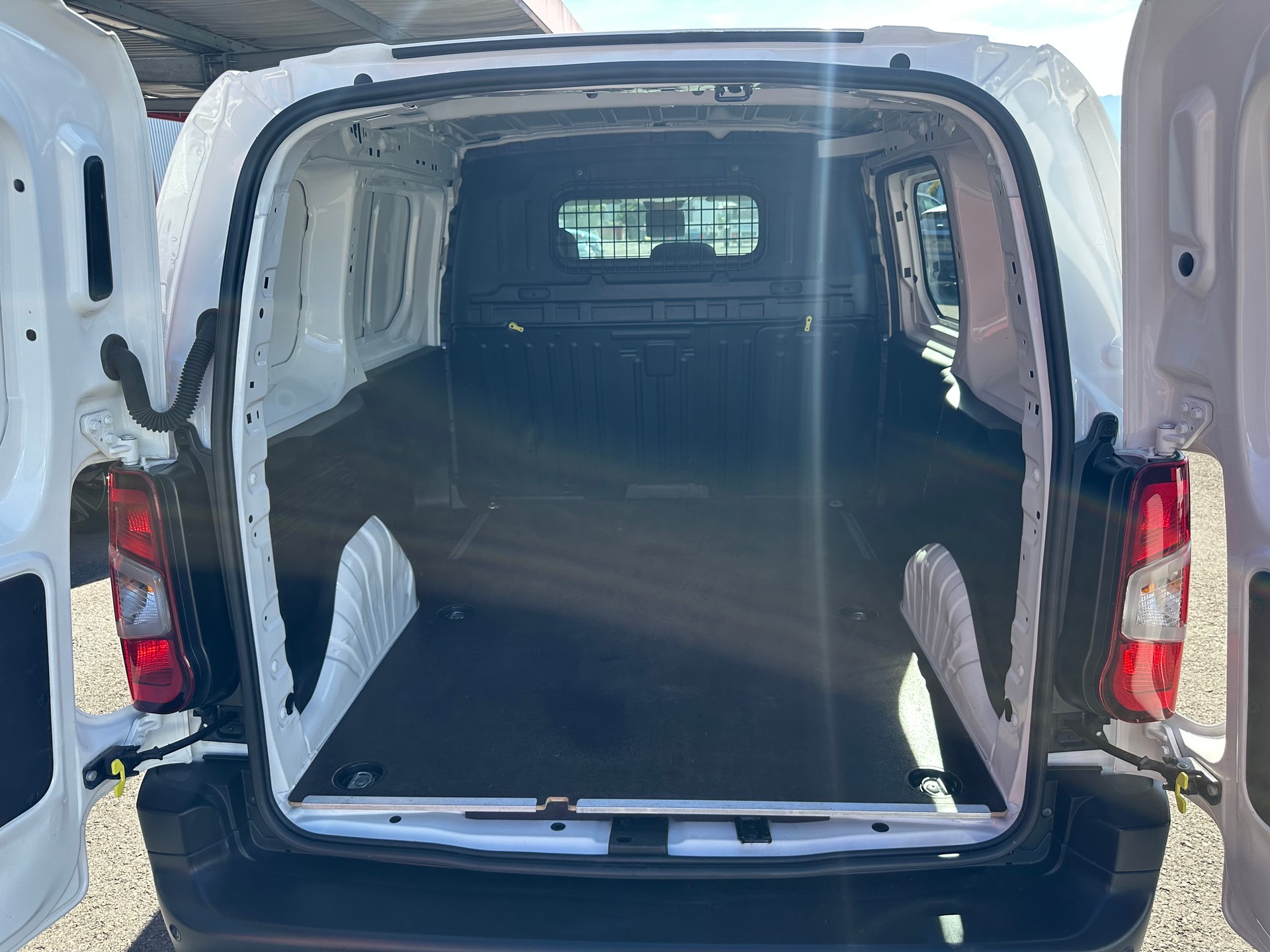 PEUGEOT Partner 1.5 Blue HDi s/s Premium 1000kg-image-13
