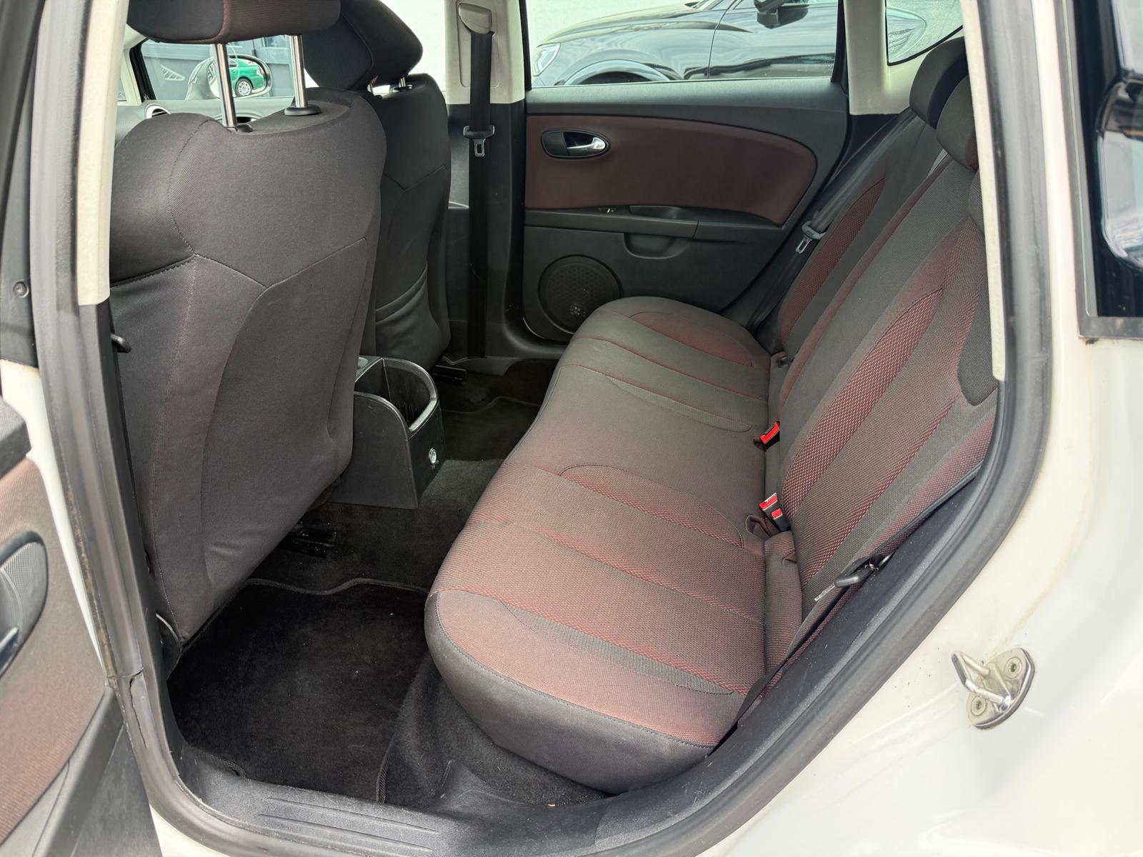 SEAT Leon 2.0 FSI T Stylance-image-12