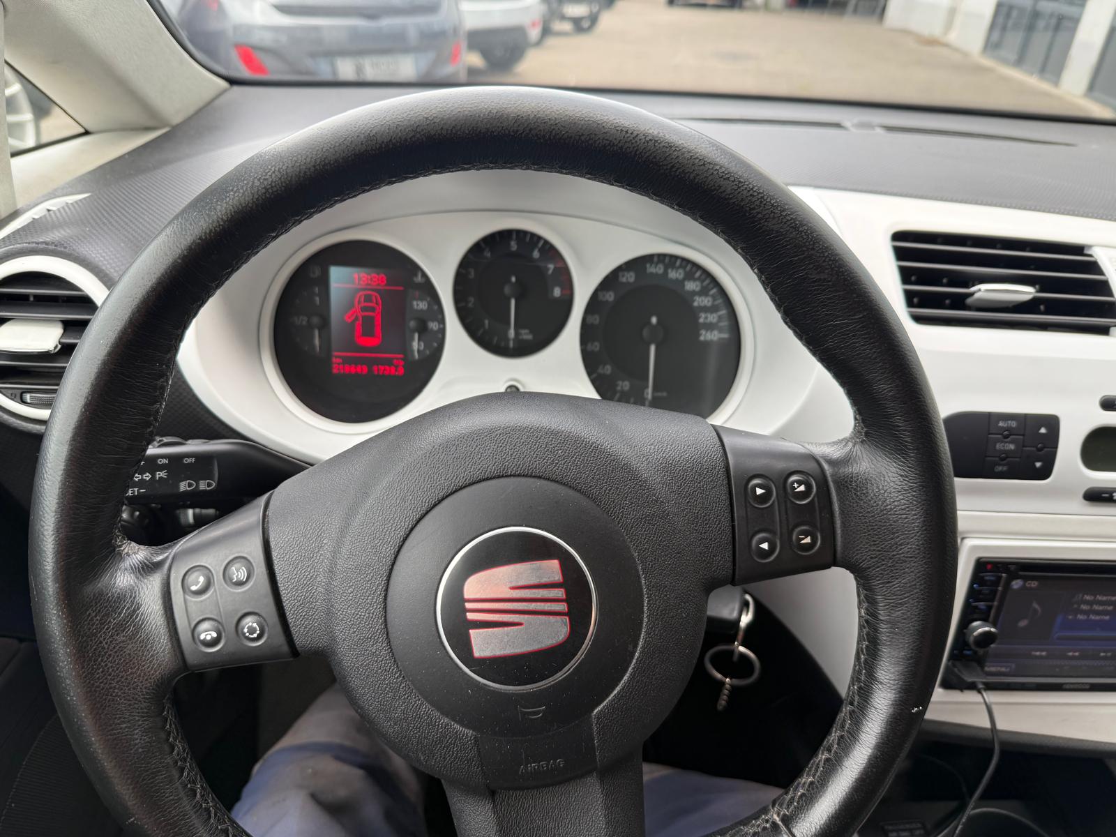 SEAT Leon 2.0 FSI T Stylance-image-7