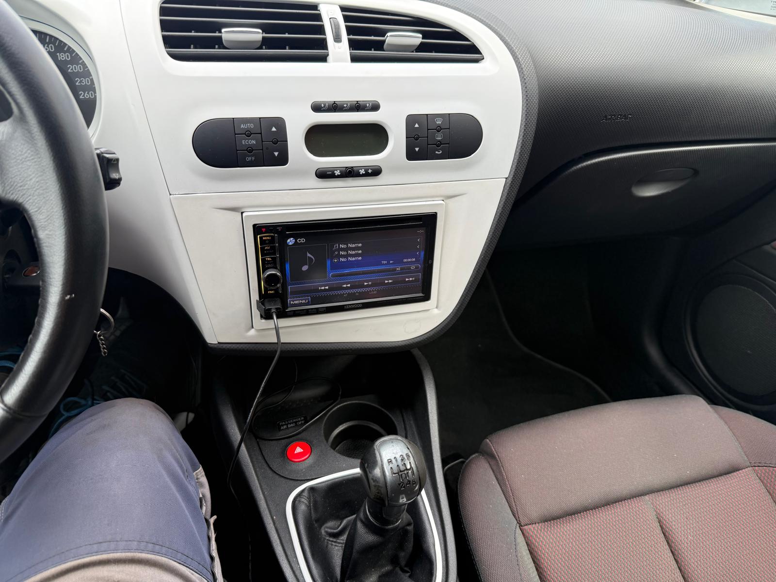 SEAT Leon 2.0 FSI T Stylance-image-6