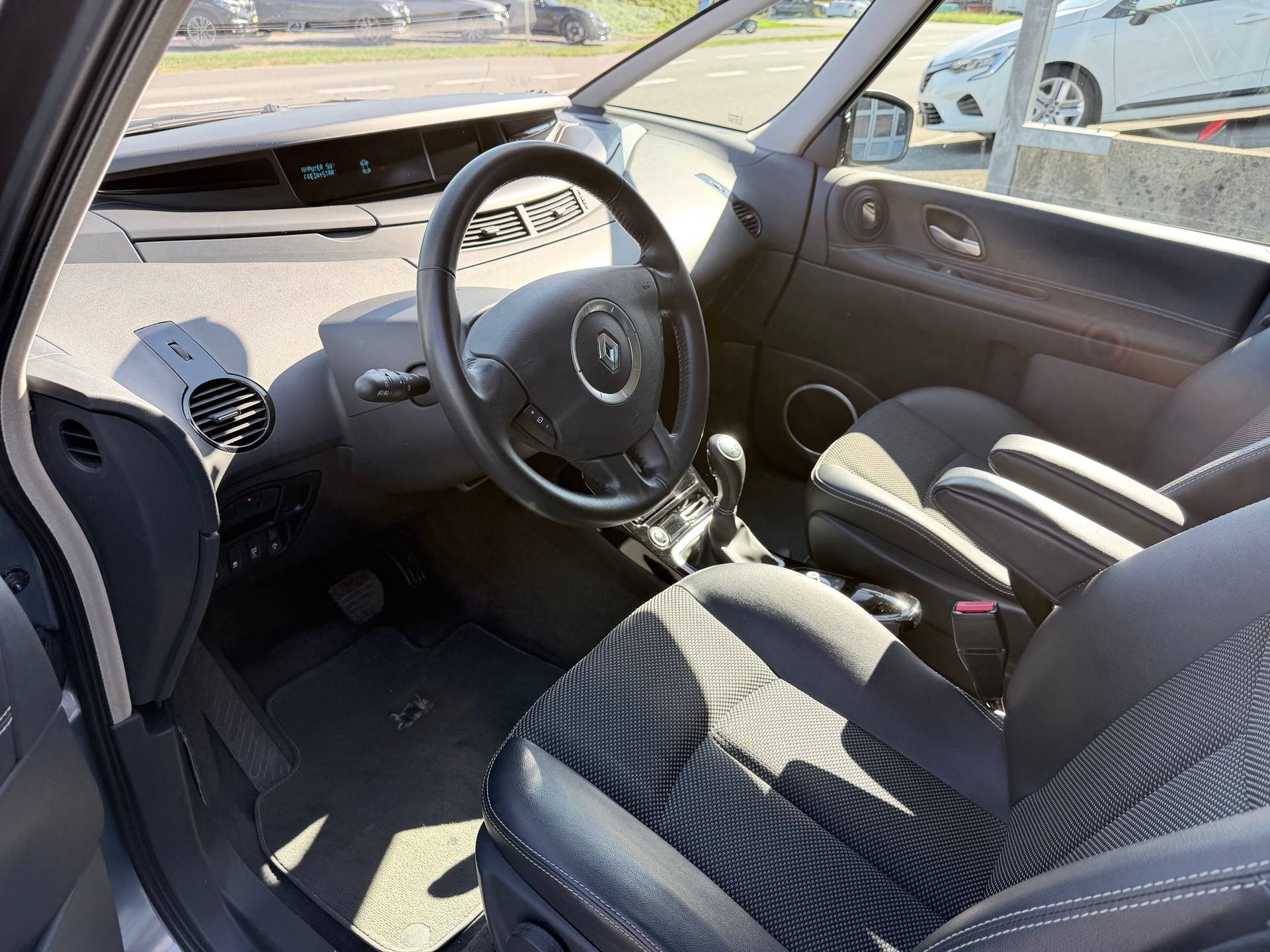 RENAULT Grand Espace 2.0 dCi Swiss Edition Automatic+++EINER DER LETZTEN MIT DEN KM+++-image-5
