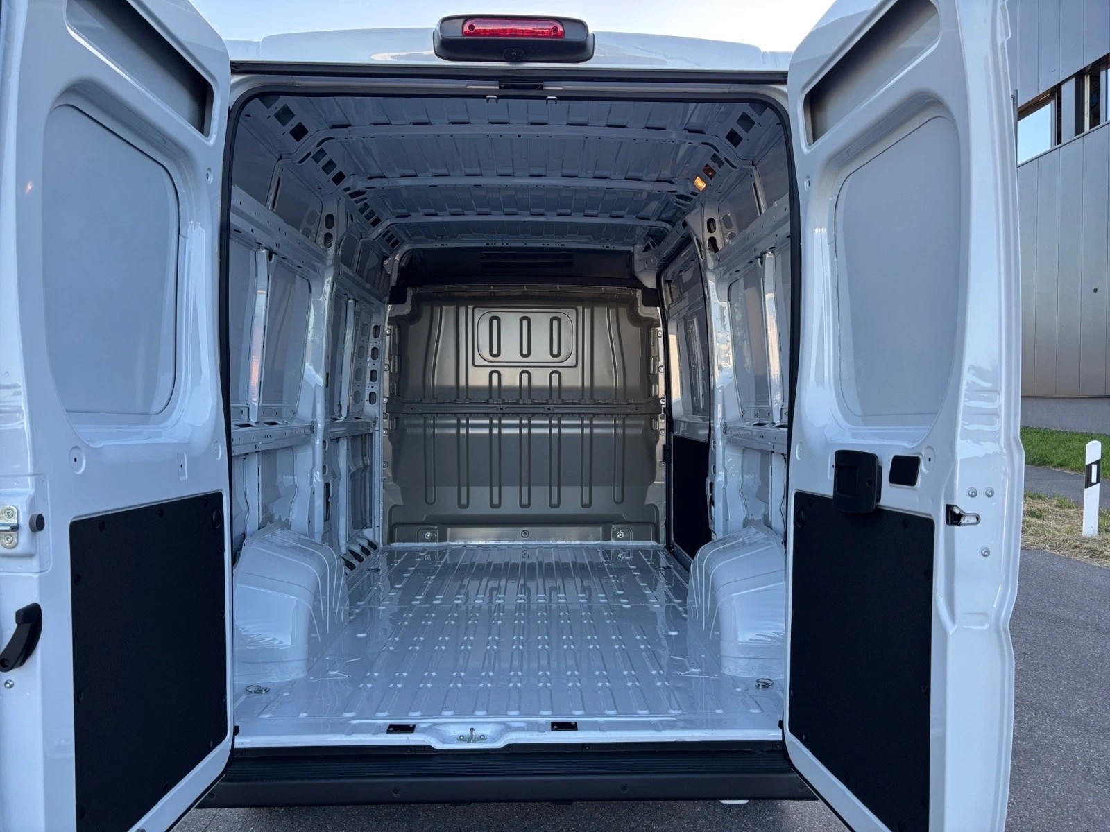 PEUGEOT Boxer 2.2 HDI 335 L2H2-image-3