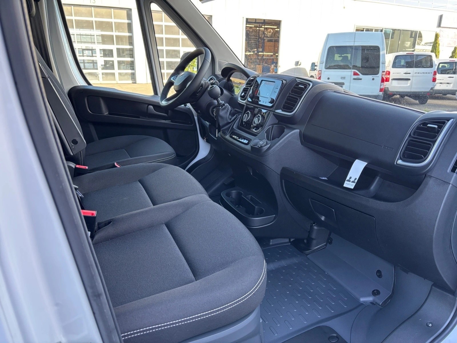 PEUGEOT Boxer 2.2 HDI 335 L2H2-image-9