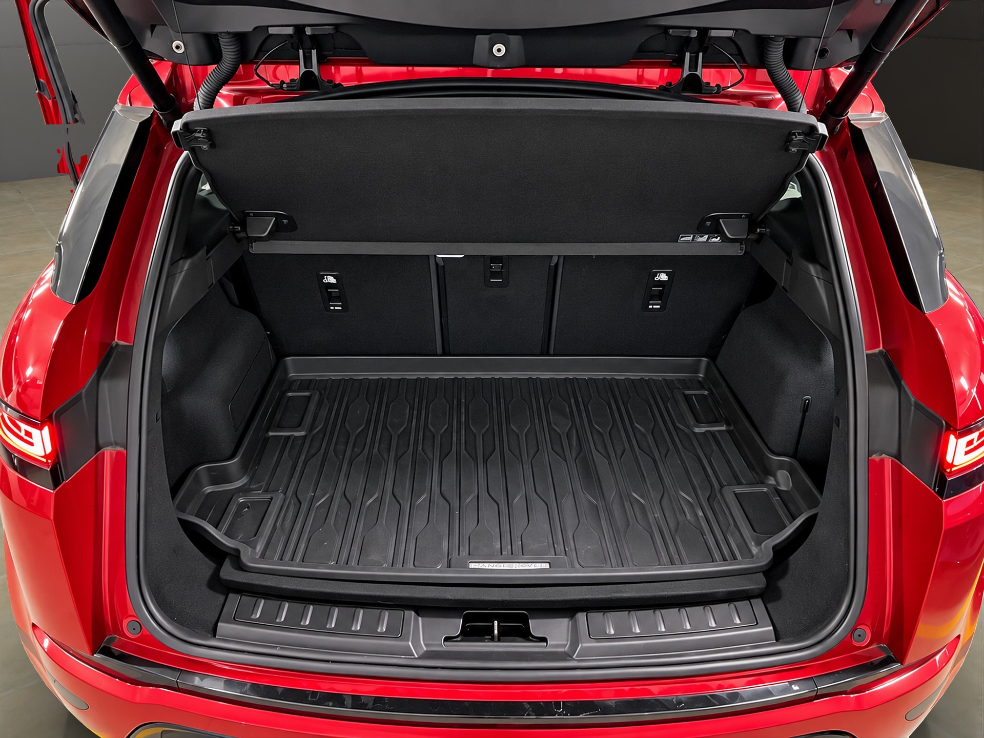 LAND ROVER Range Rover Evoque P 300e SE AT8-image-15