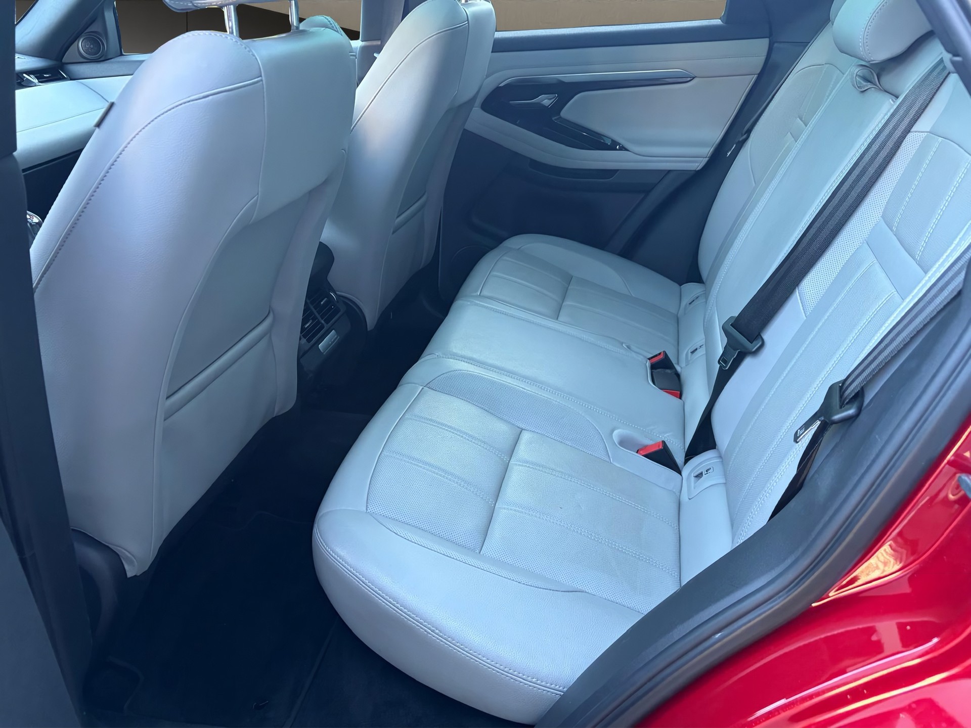 LAND ROVER Range Rover Evoque P 300e SE AT8-image-9