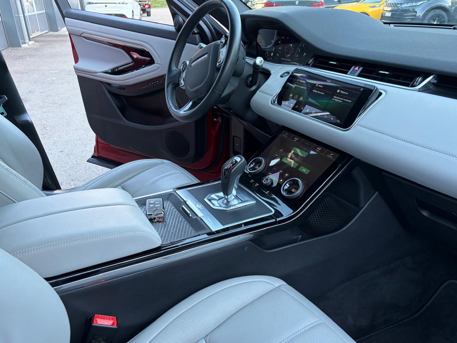 LAND ROVER Range Rover Evoque P 300e SE AT8-image-8