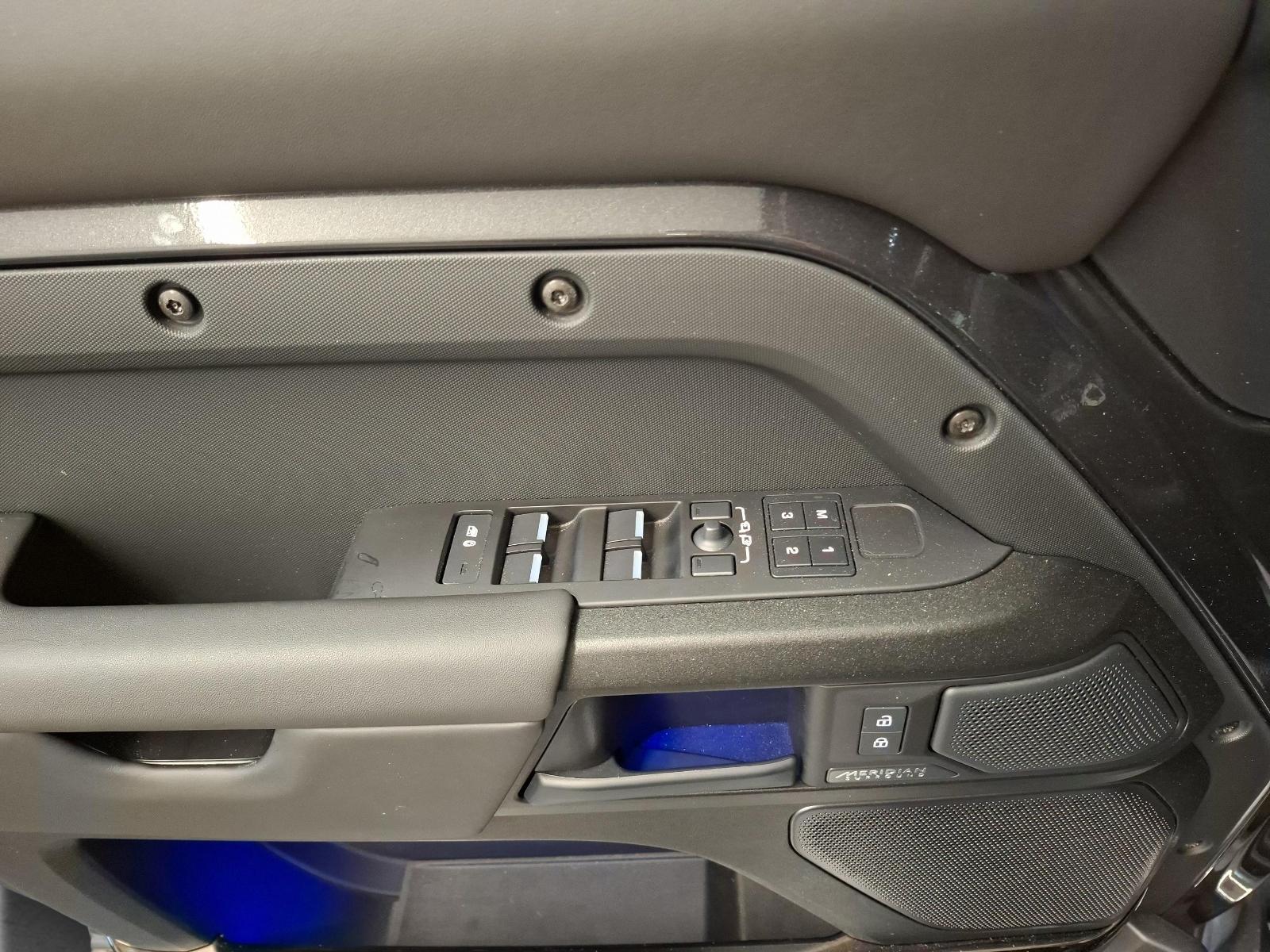 LAND ROVER Defender 110 4.4 V8 Octa Edition One-image-17