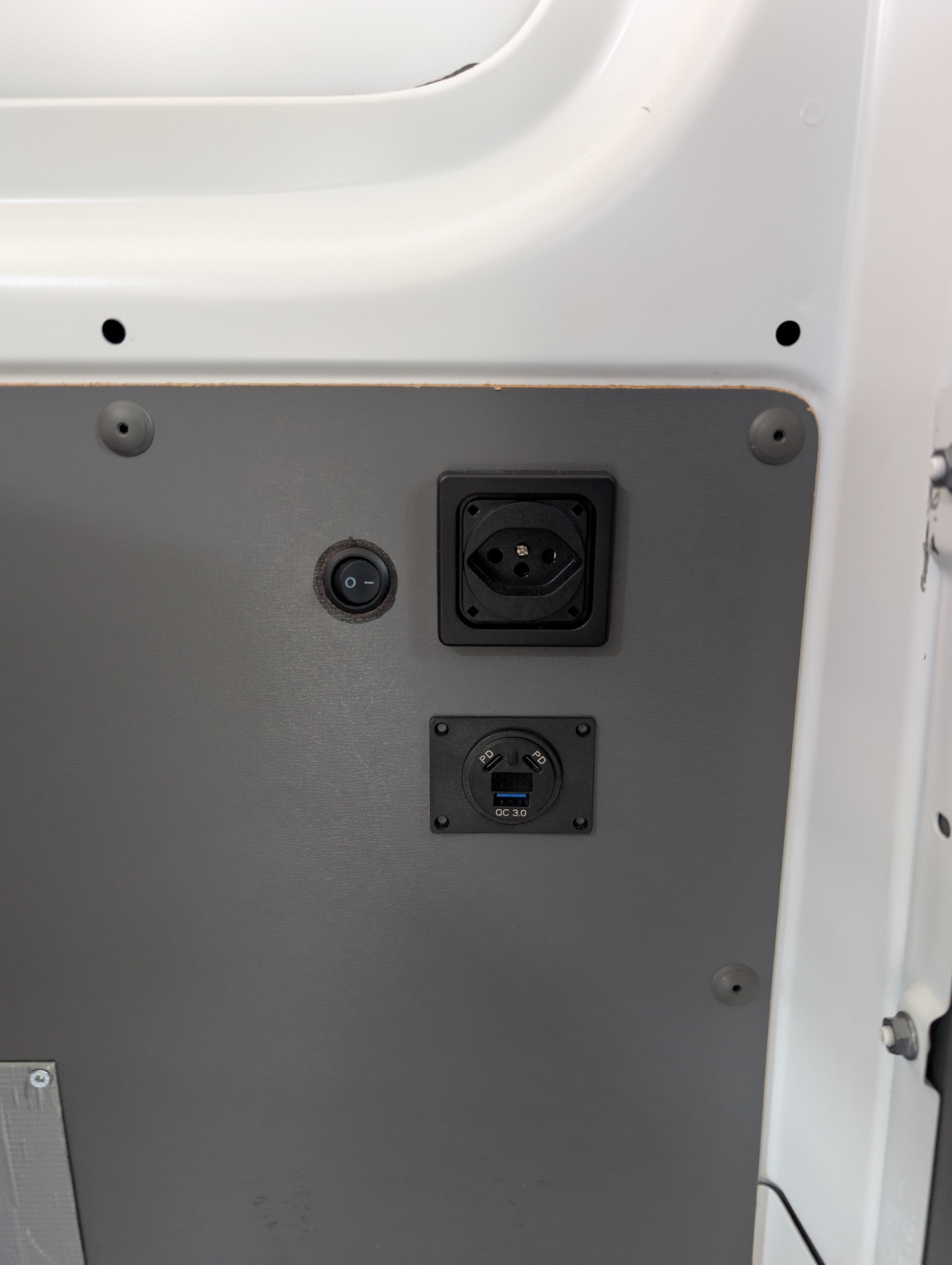 VW 2.0 TDI 90 Entry-image-15