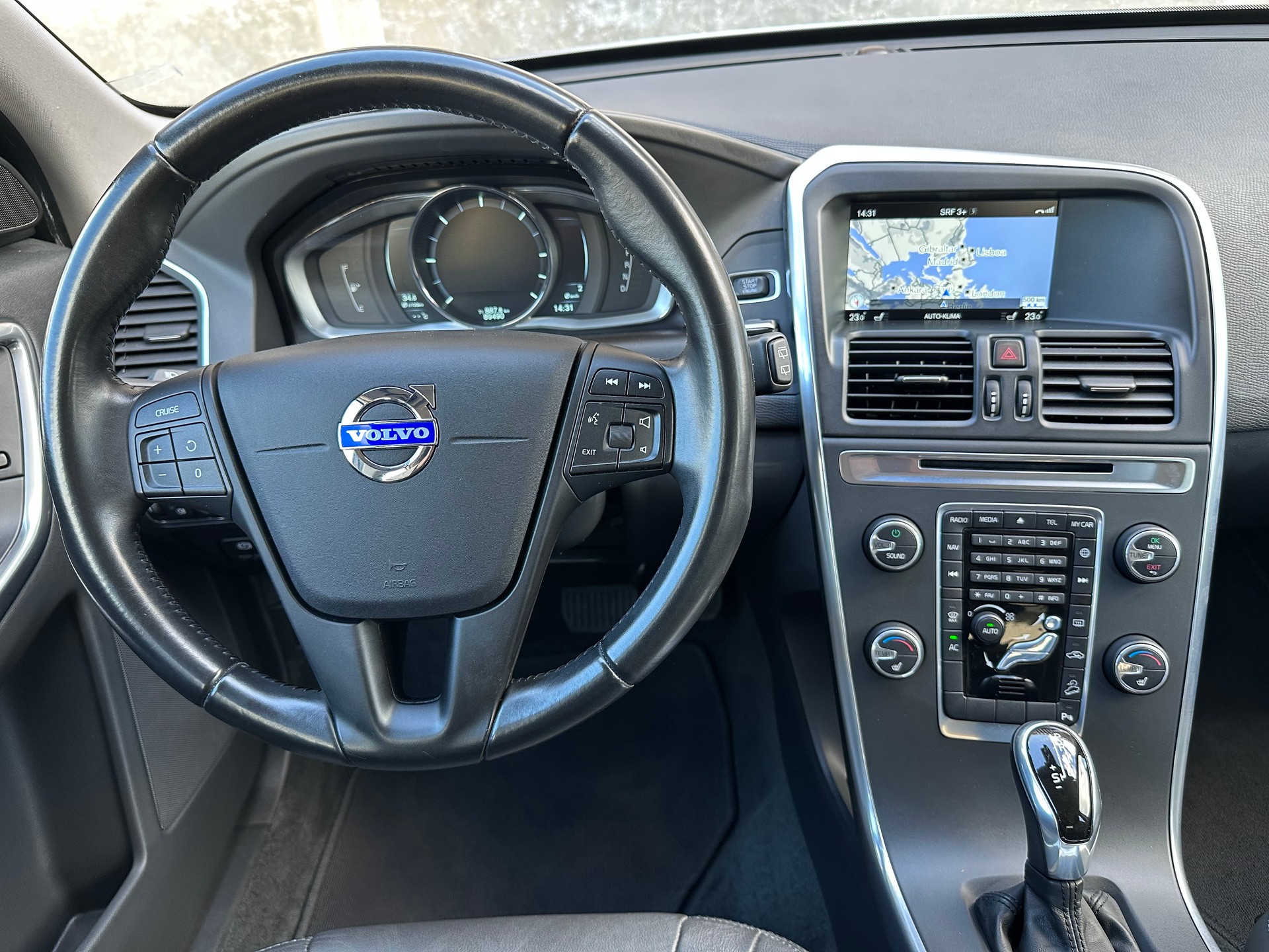 VOLVO XC60 D4 AWD Kinetic Geartronic-image-10