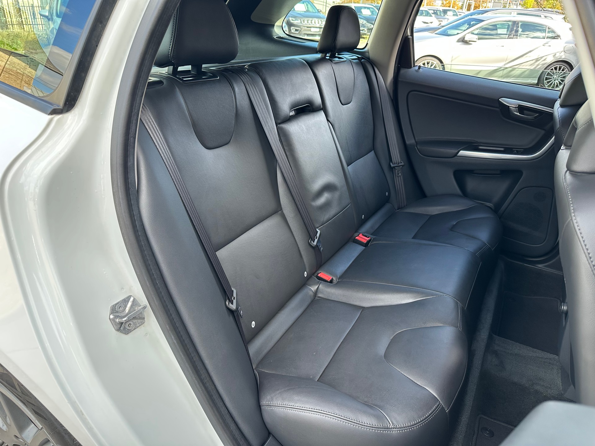 VOLVO XC60 D4 AWD Kinetic Geartronic-image-16