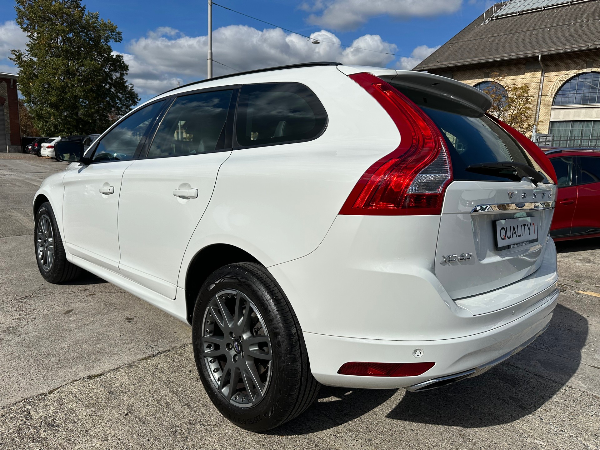 VOLVO XC60 D4 AWD Kinetic Geartronic-image-5